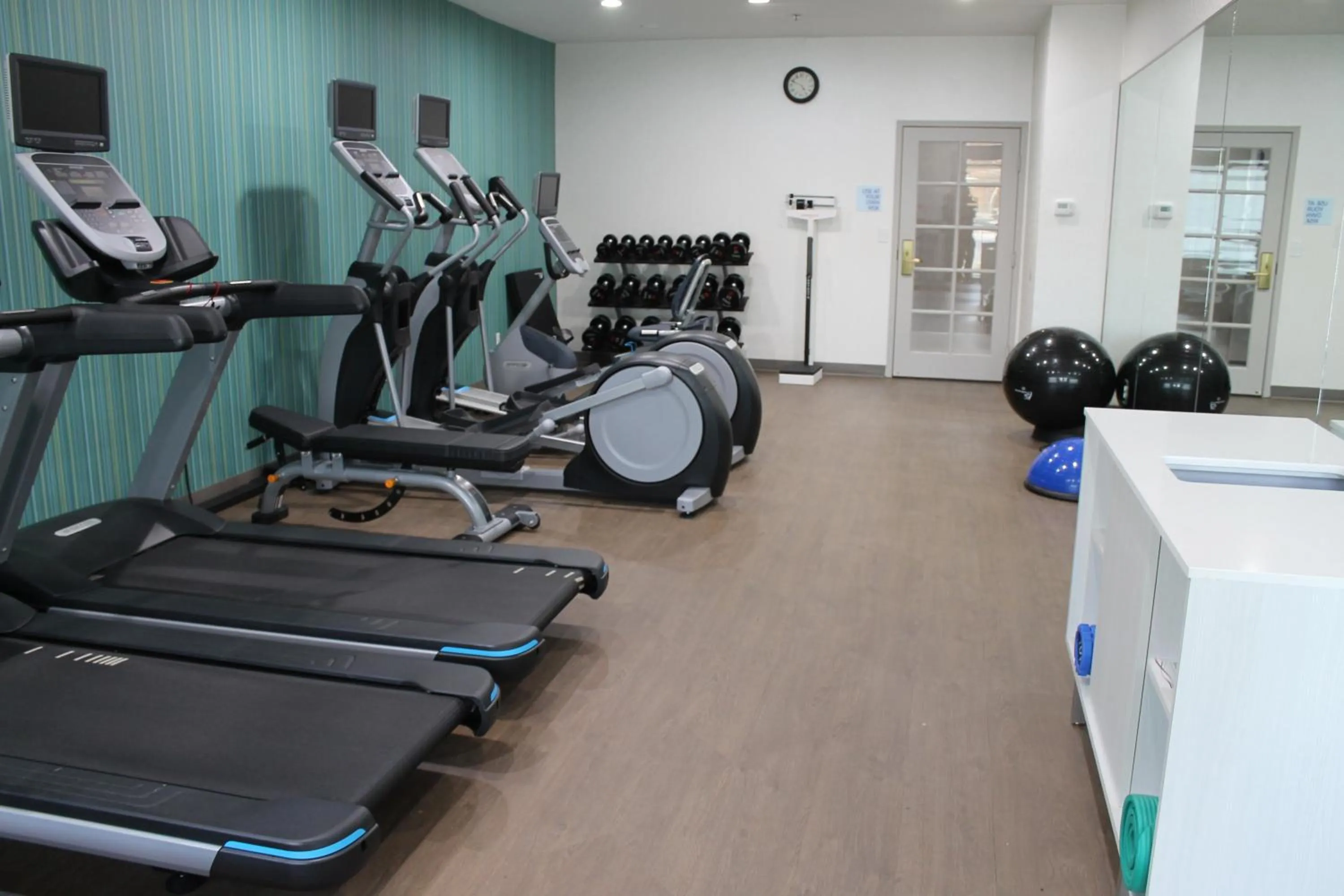 Fitness centre/facilities in Holiday Inn Express & Suites - Tulare by IHG