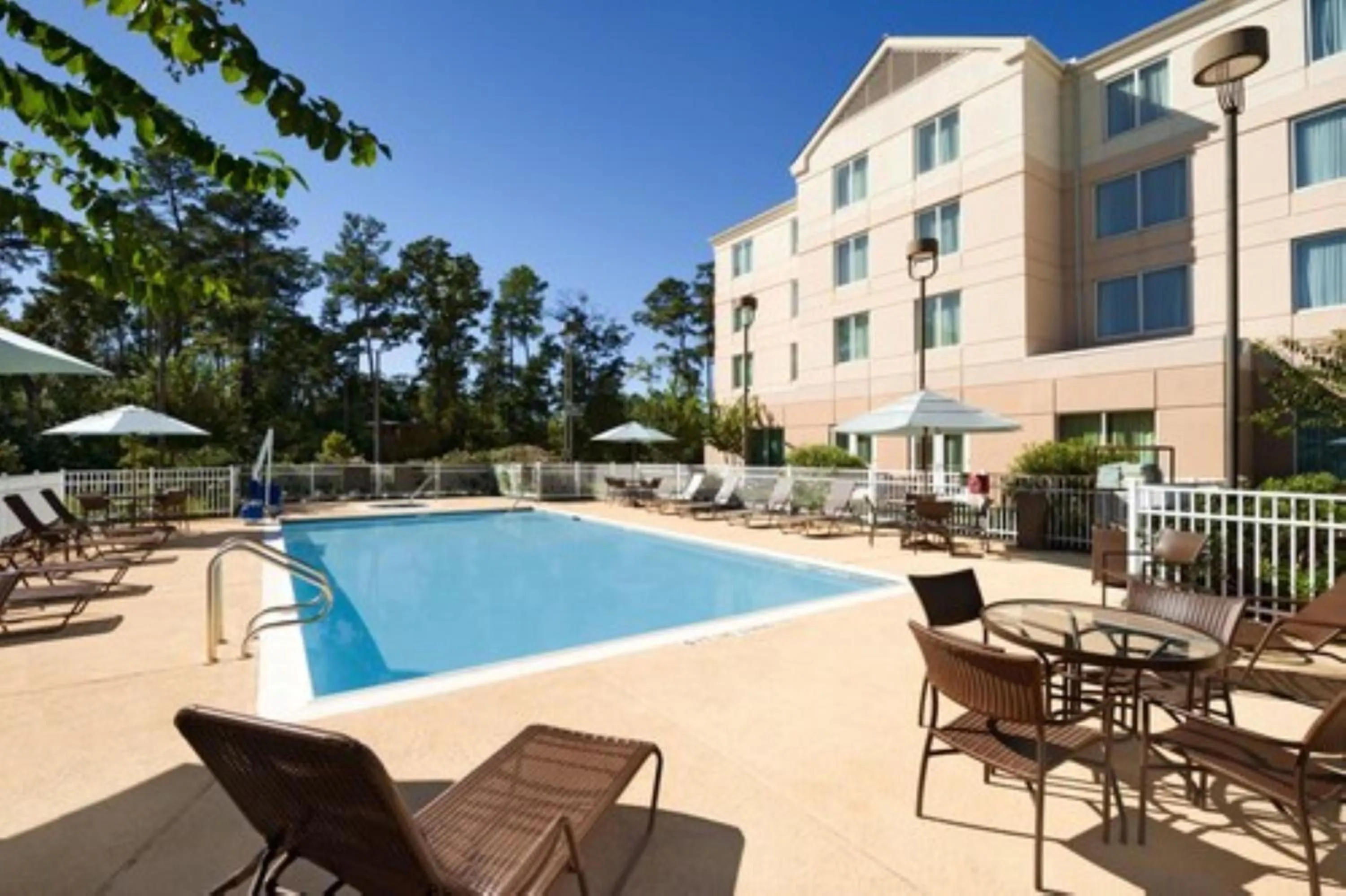 Swimming pool in Hilton Garden Inn Houston/The Woodlands