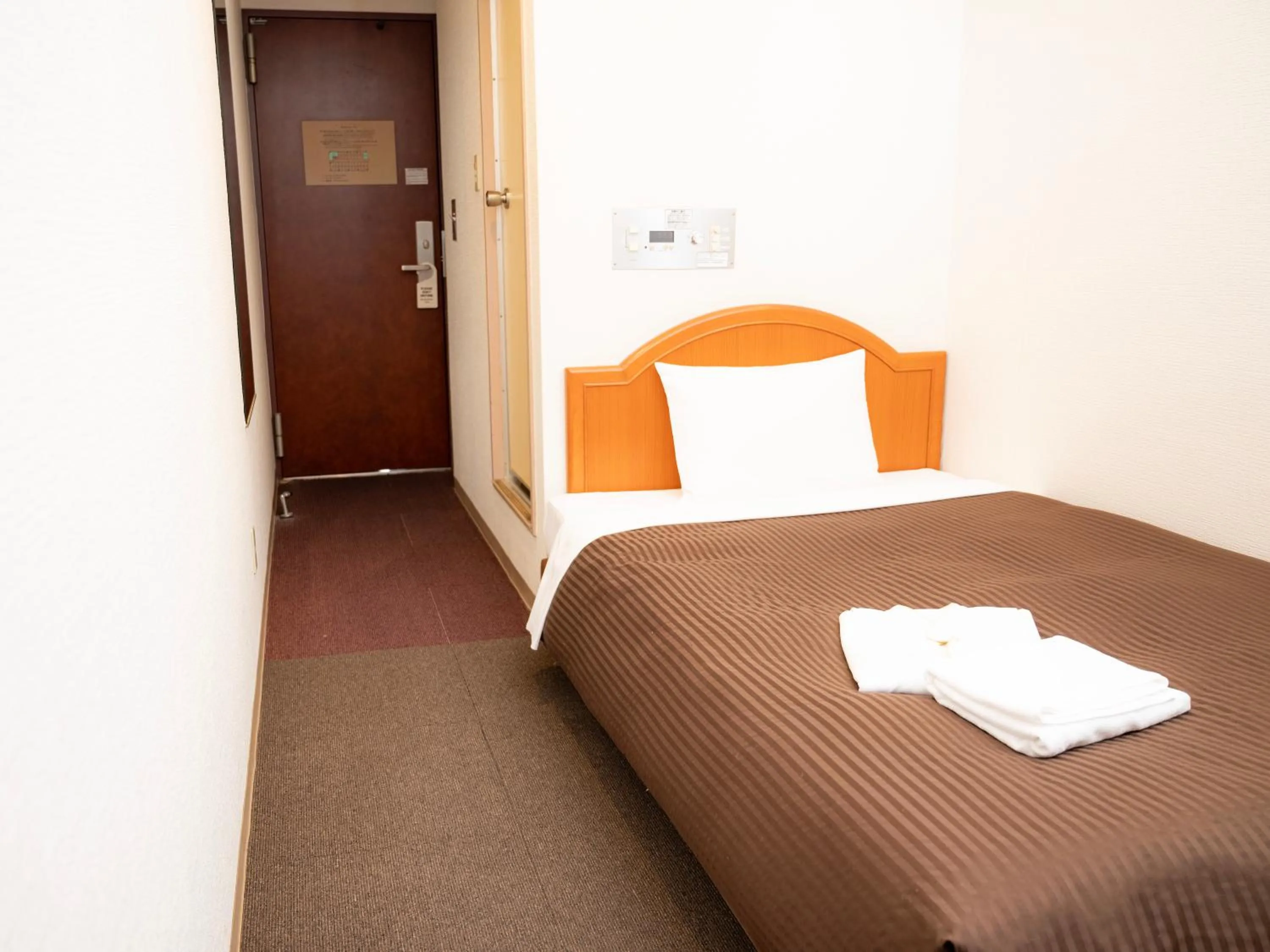 Photo of the whole room, Bed in Numazu Grand Hotel