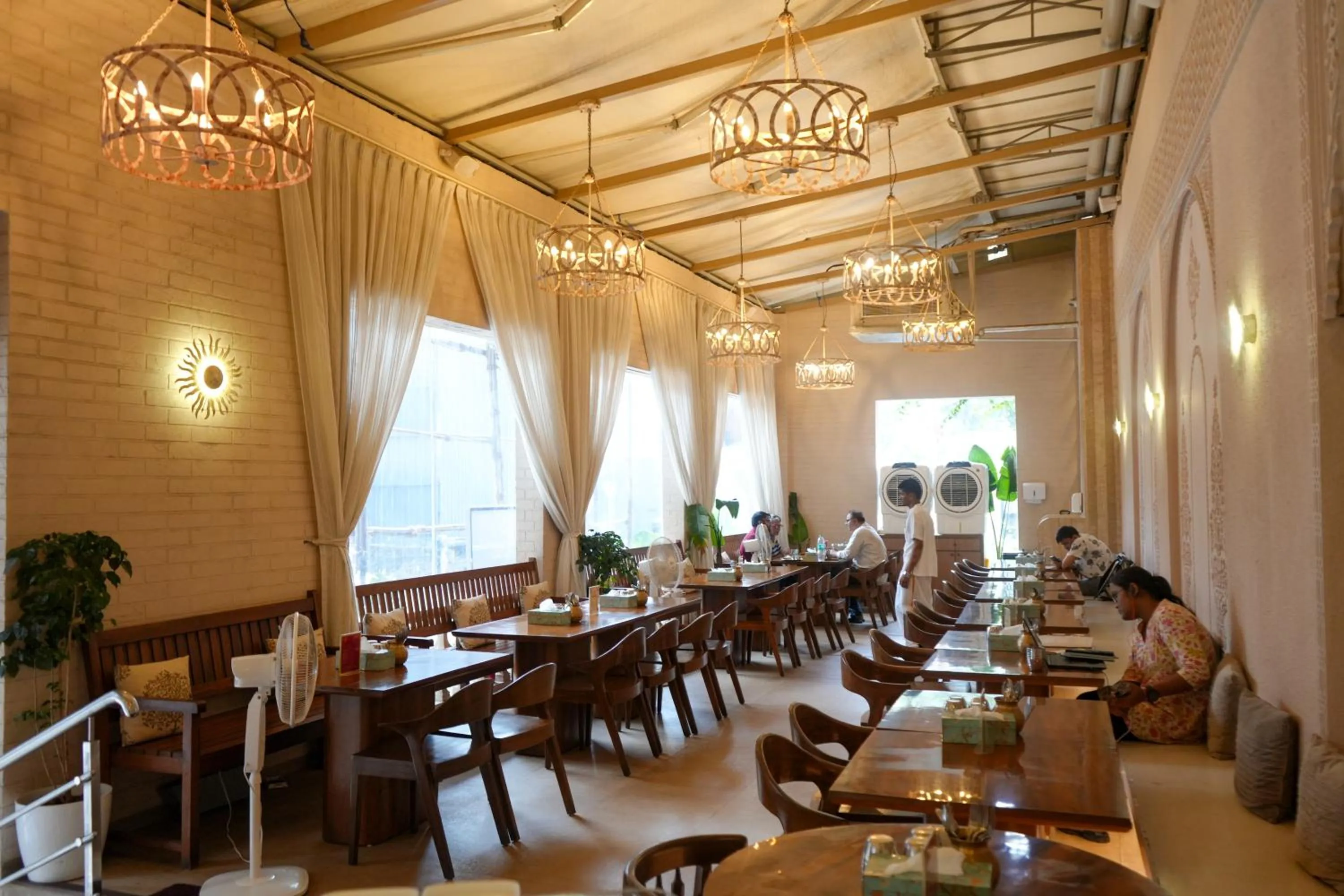 Restaurant/places to eat in Ramee Techome