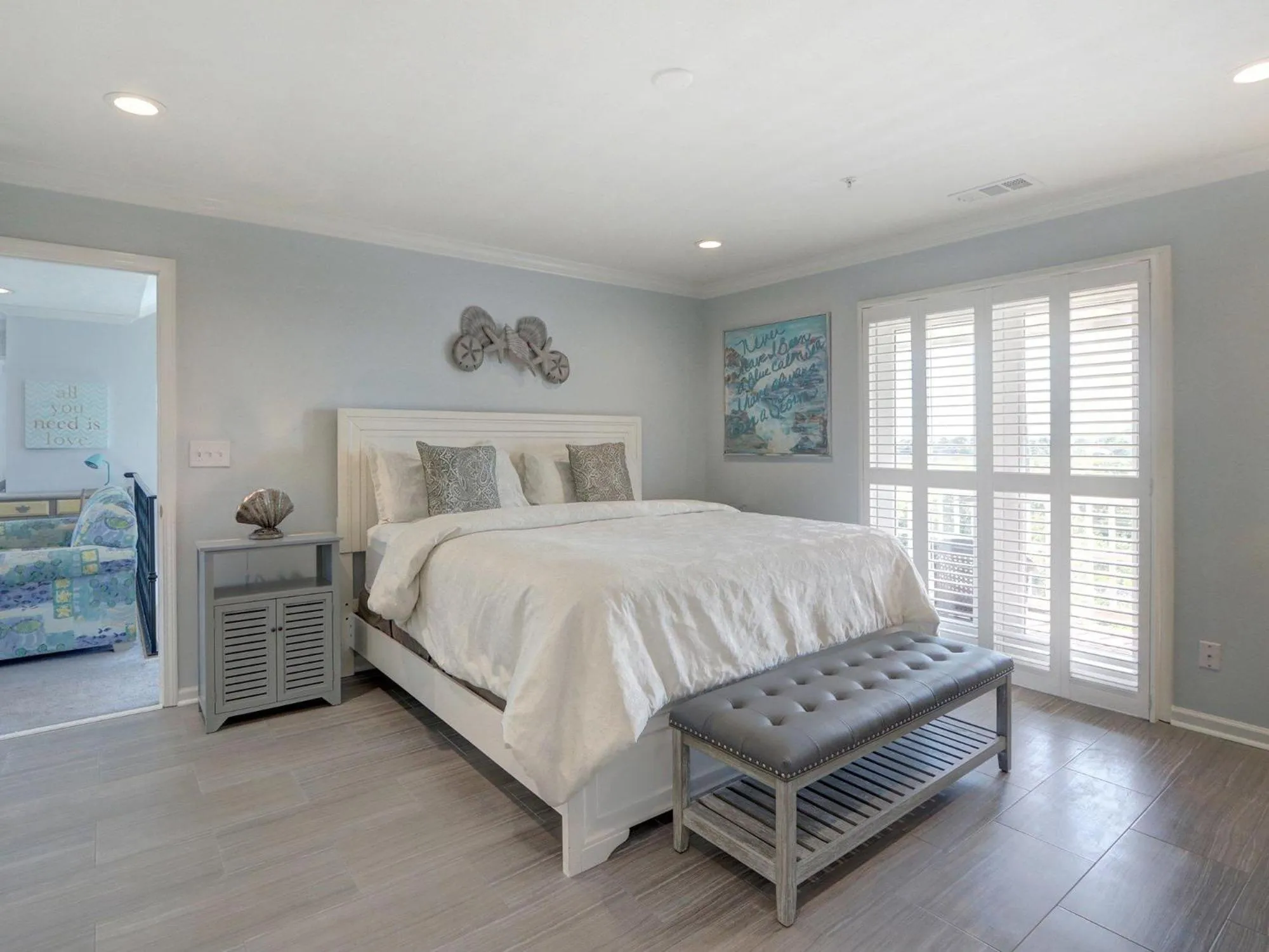 Bed in Dolphin Dance