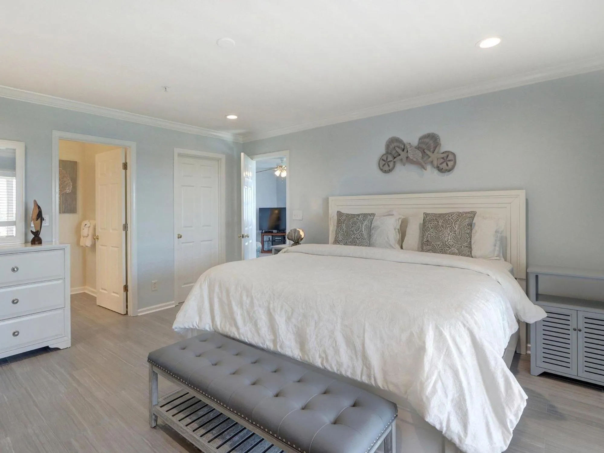 Bed in Dolphin Dance