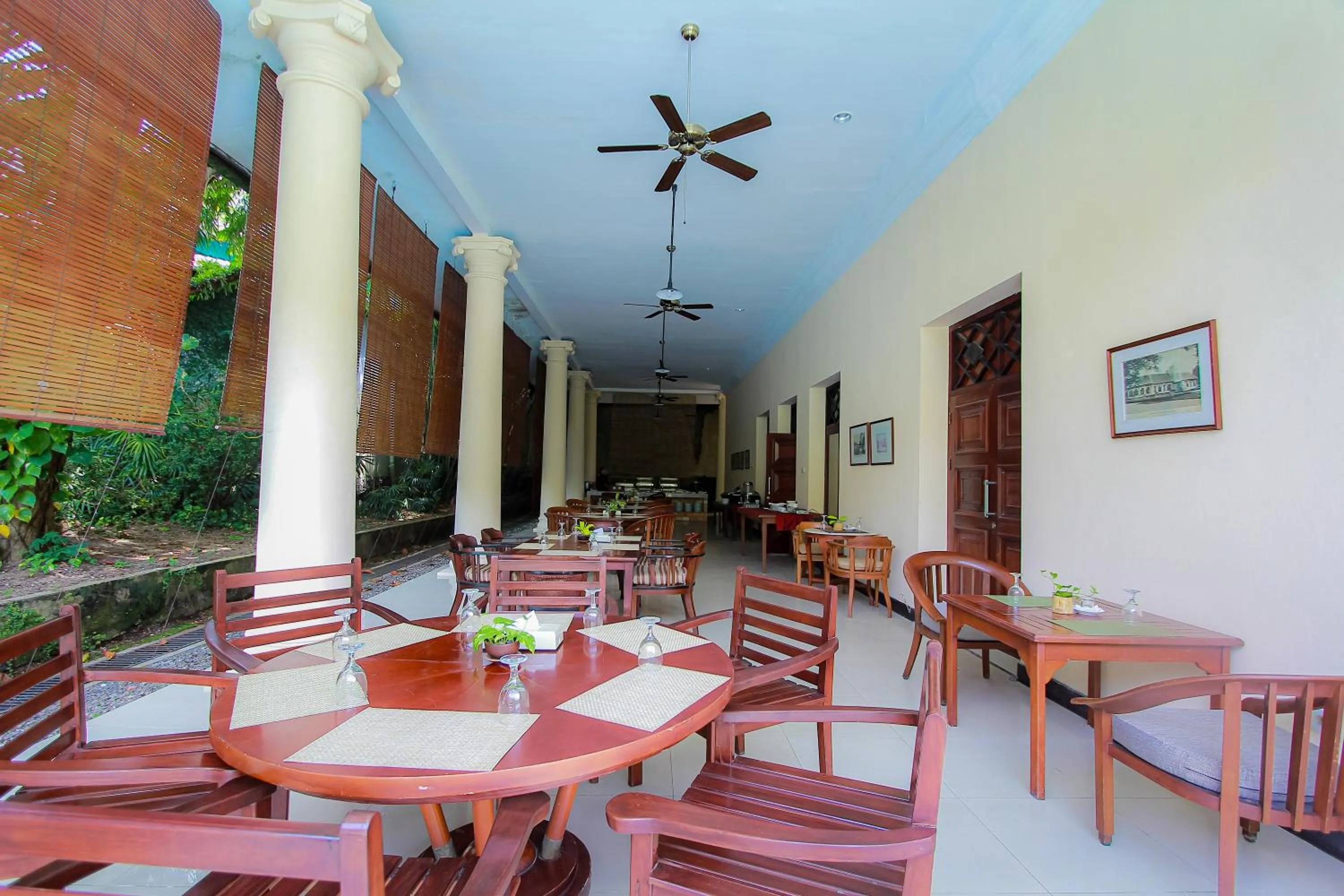 Restaurant/places to eat in Billiton Hotel