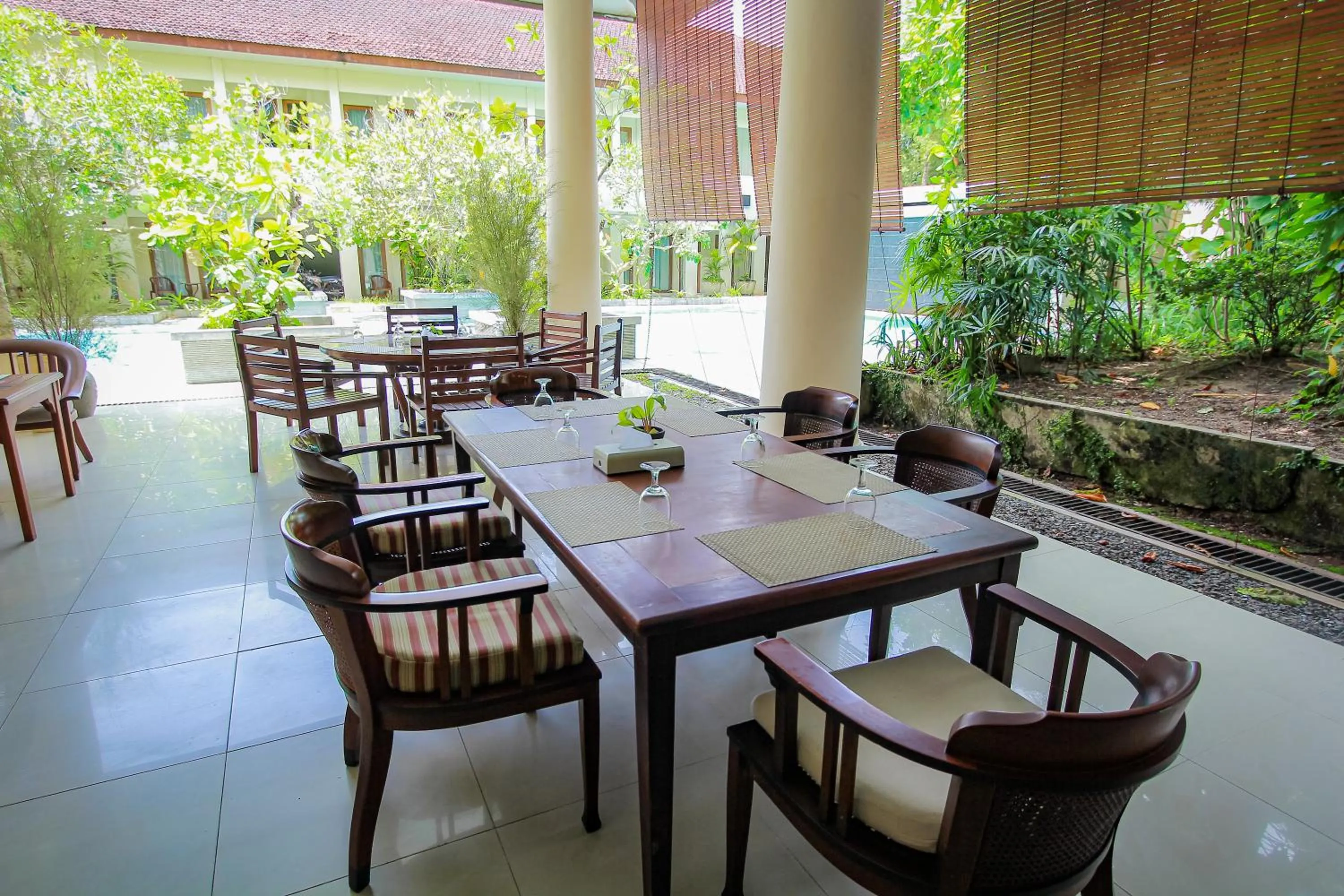 Restaurant/places to eat in Billiton Hotel