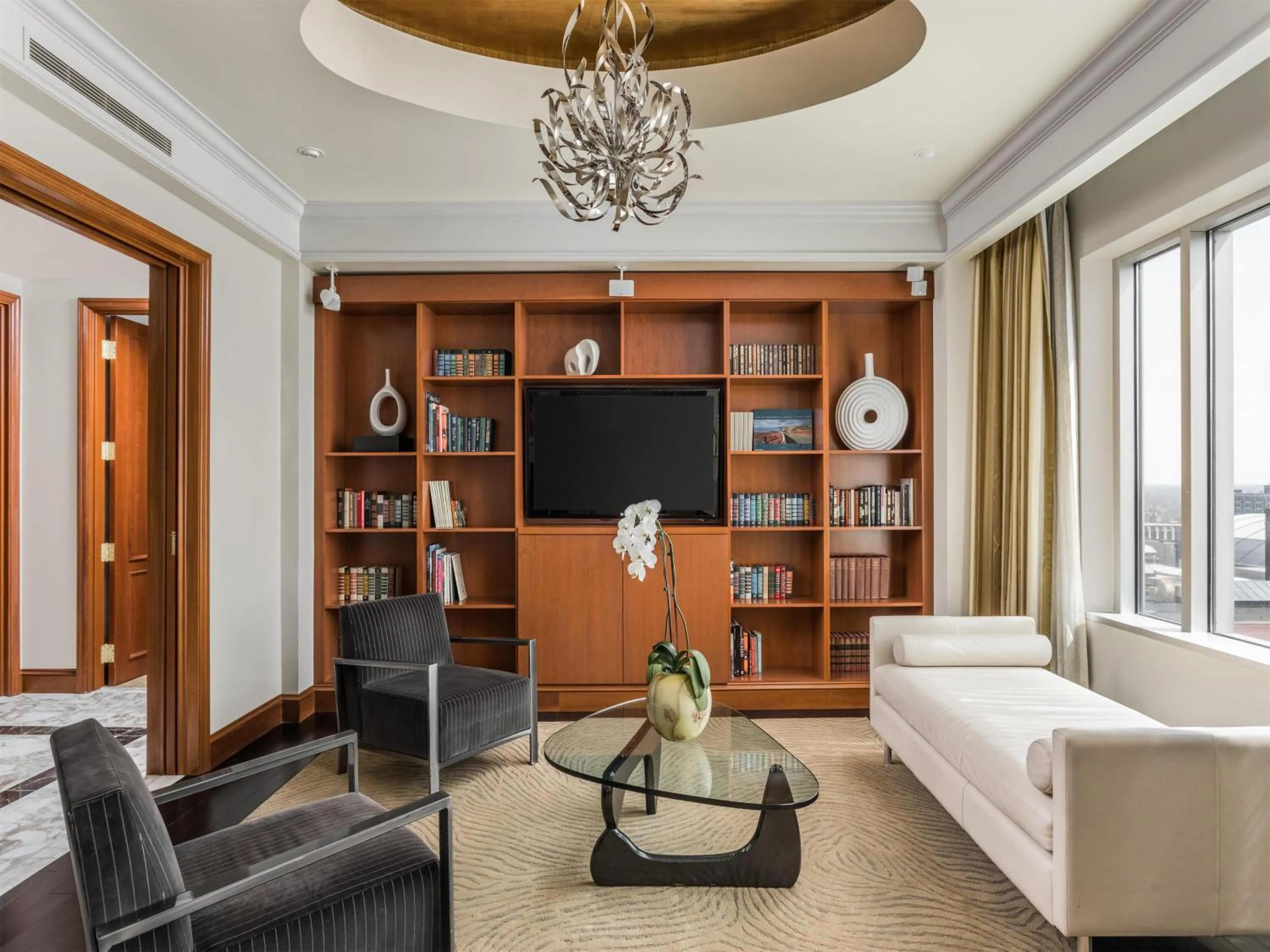 Living room, Bed in Conrad Indianapolis