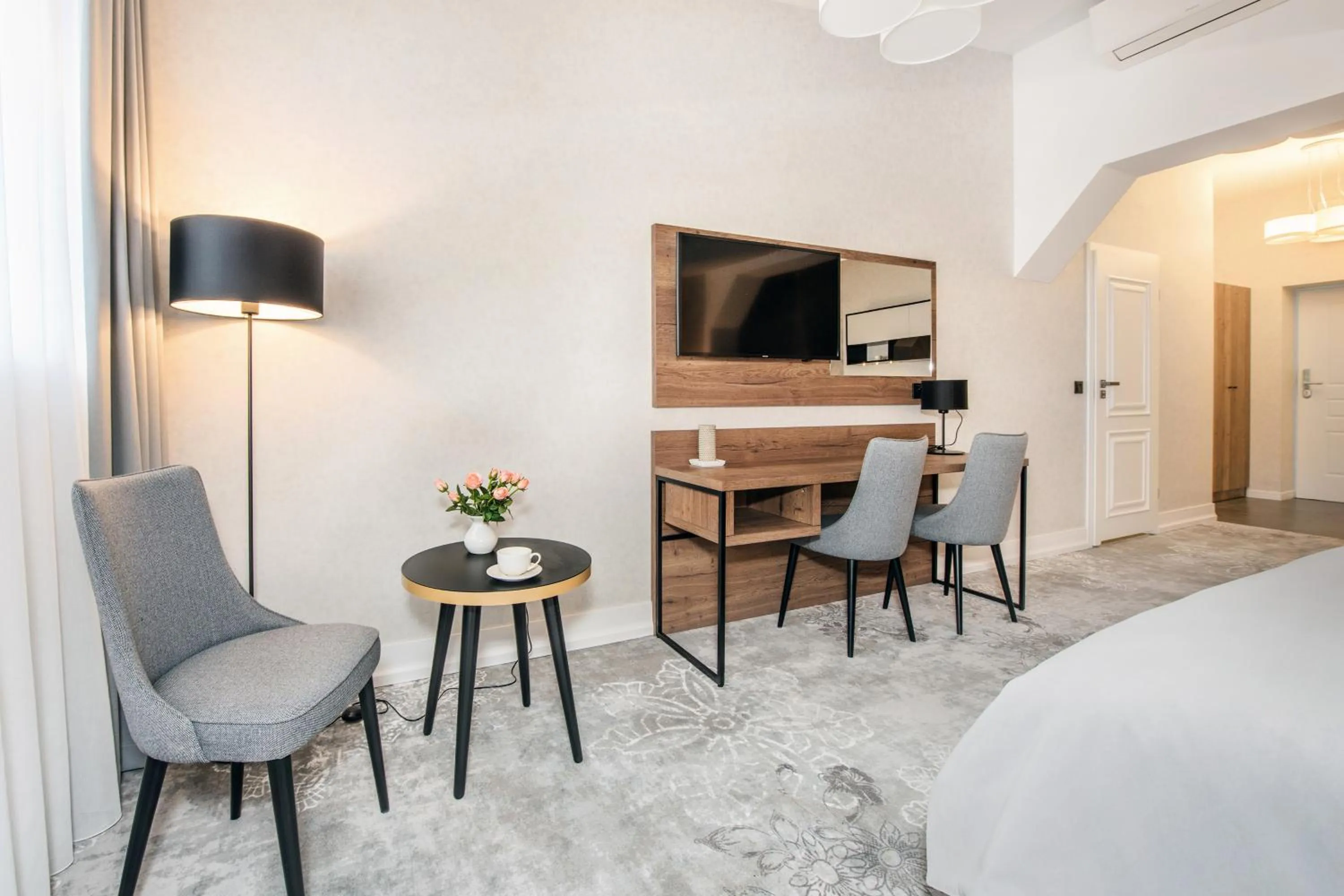 Seating area, Bed in Vinfort Aparthotel