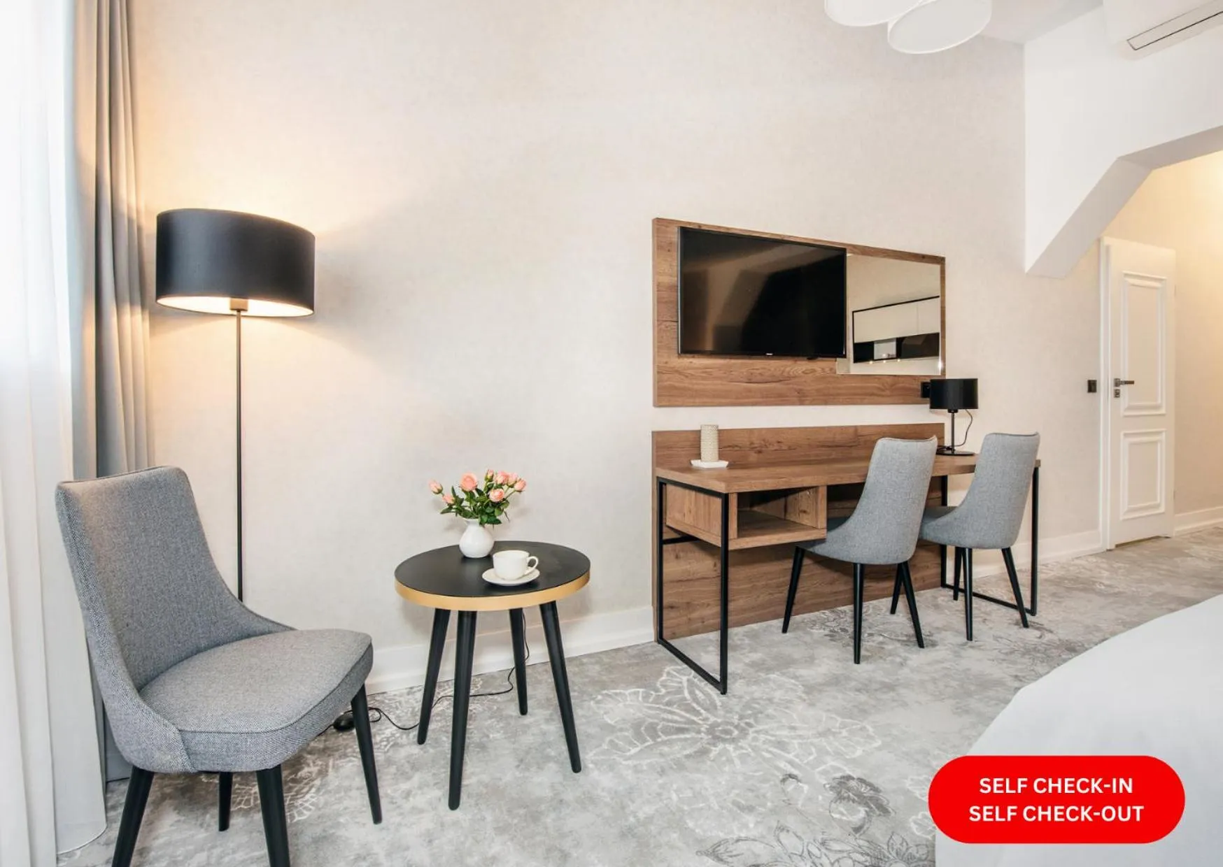 Communal lounge/ TV room in Vinfort Aparthotel