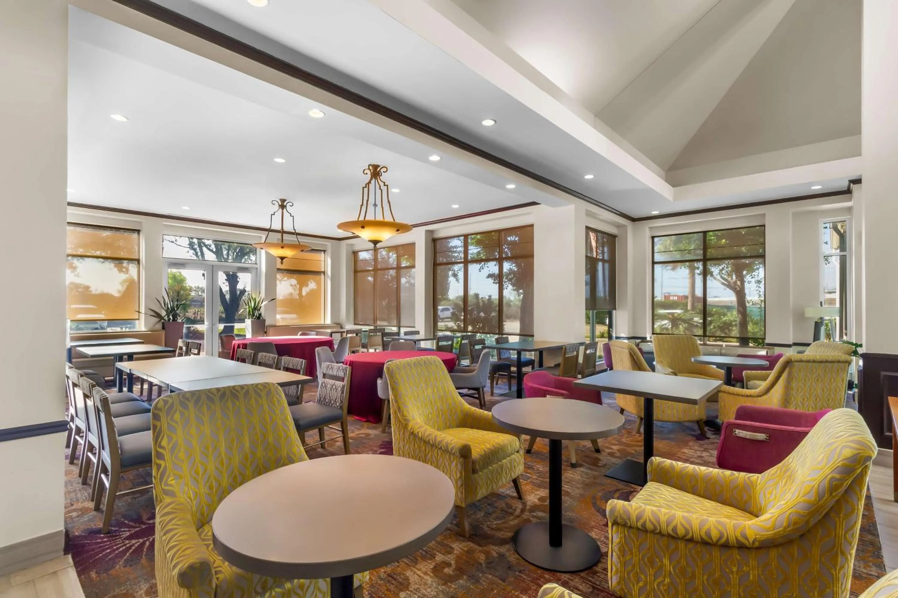 Restaurant/places to eat in ACP Hotel Houston Westchase, MOD Collection by Sonesta