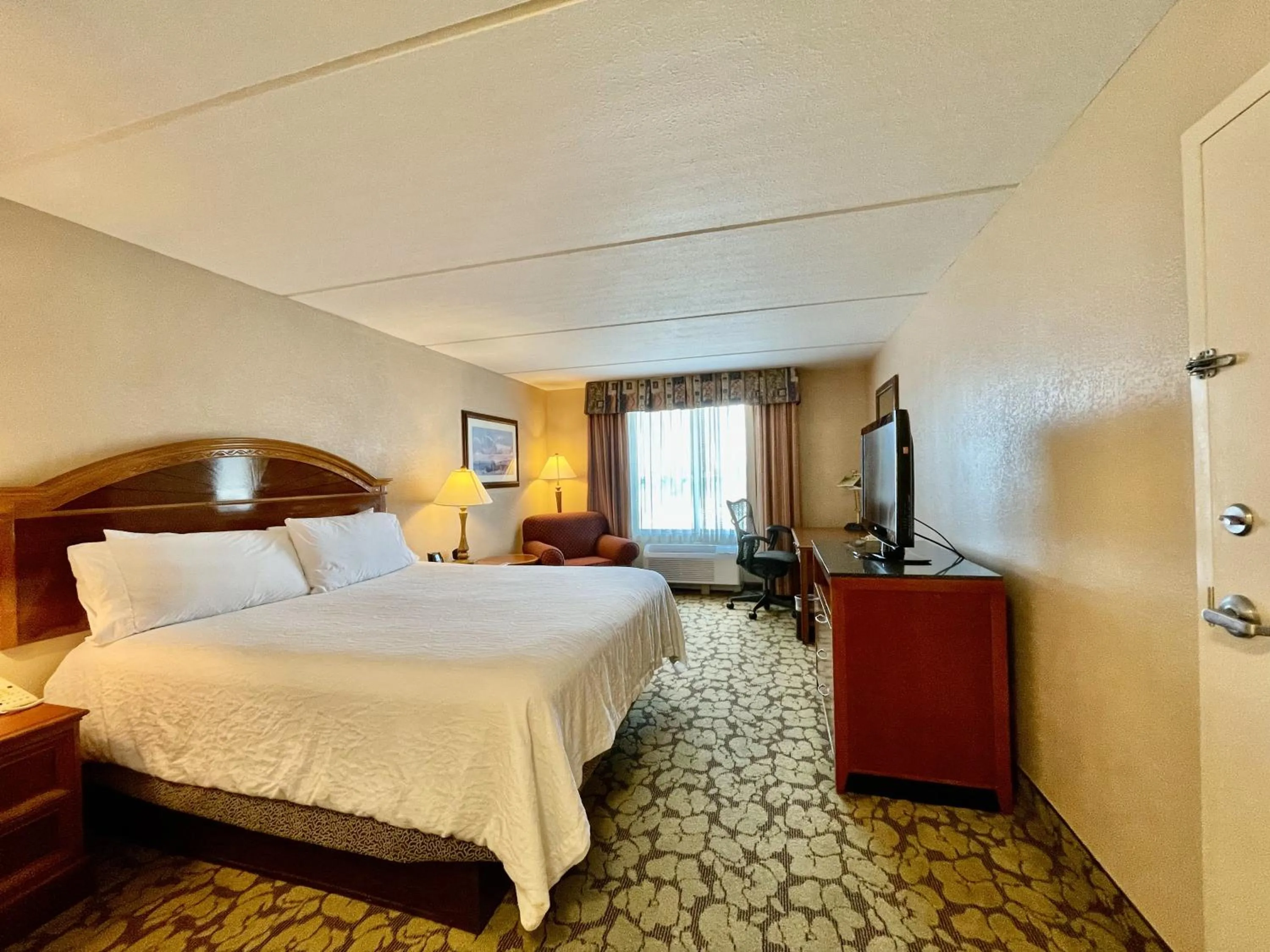 Bedroom, Bed in ACP Hotel Houston Westchase, MOD Collection by Sonesta