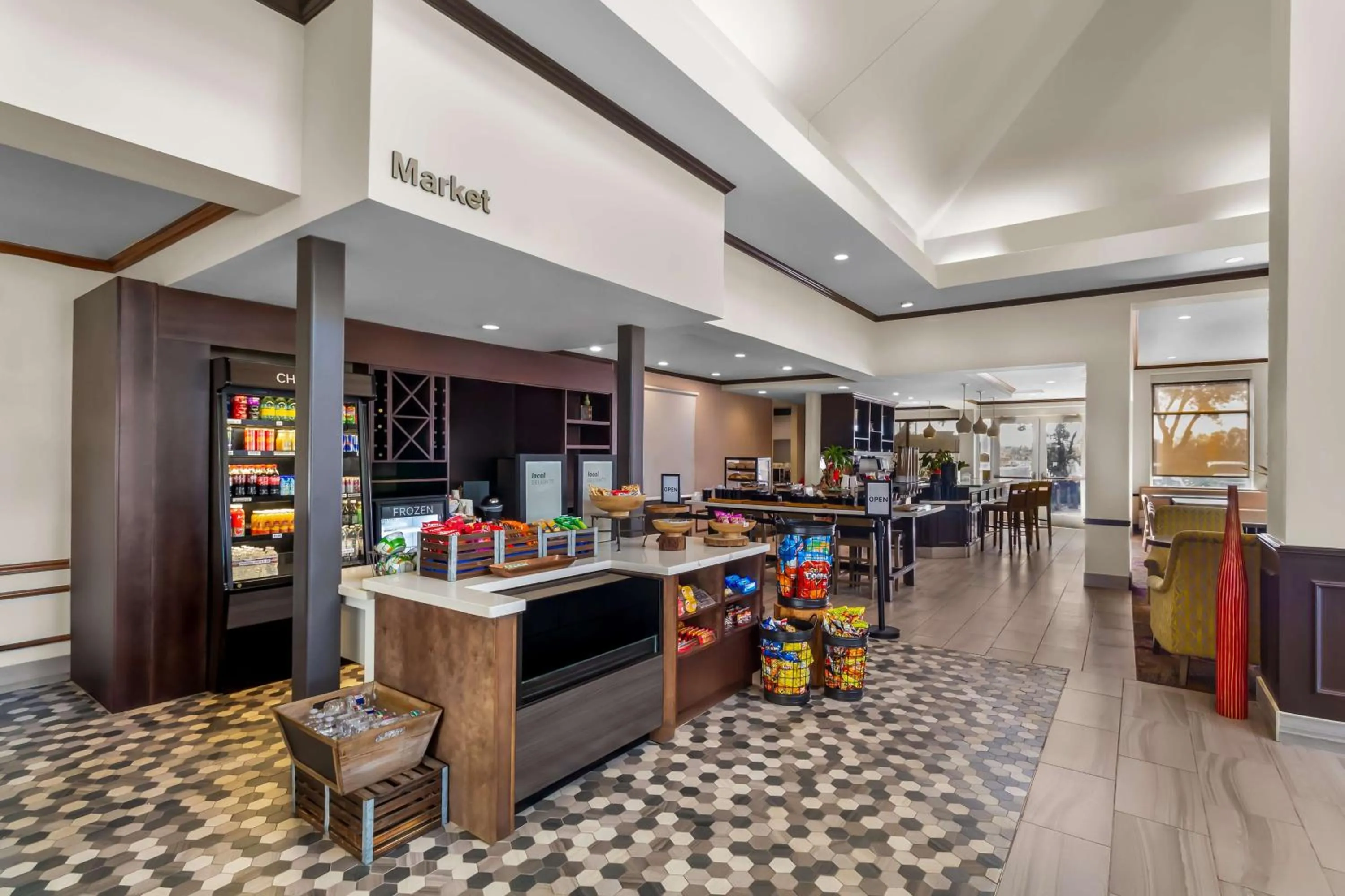 Food and drinks in ACP Hotel Houston Westchase, MOD Collection by Sonesta