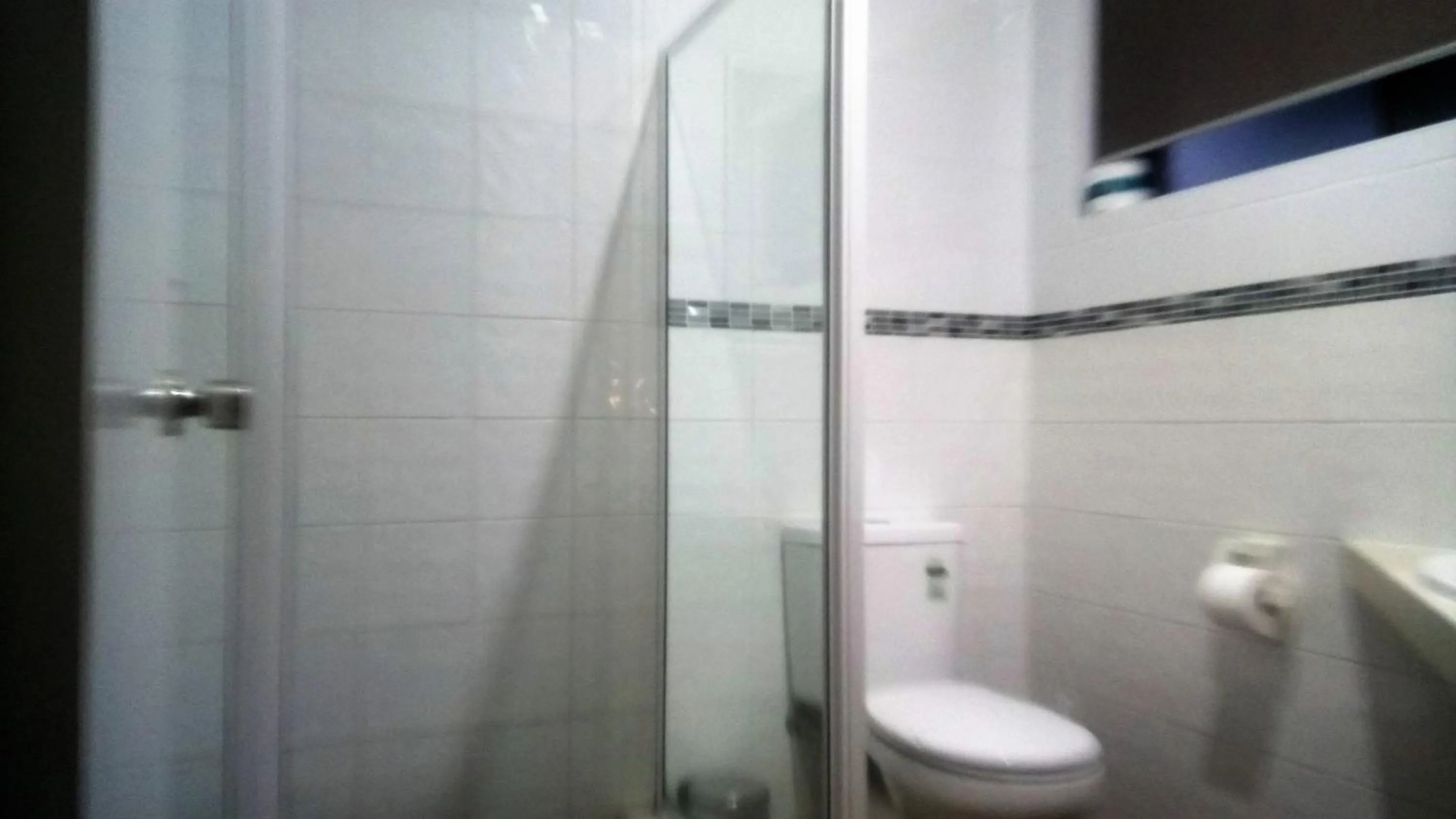 Bathroom in Tamworth Central Motel