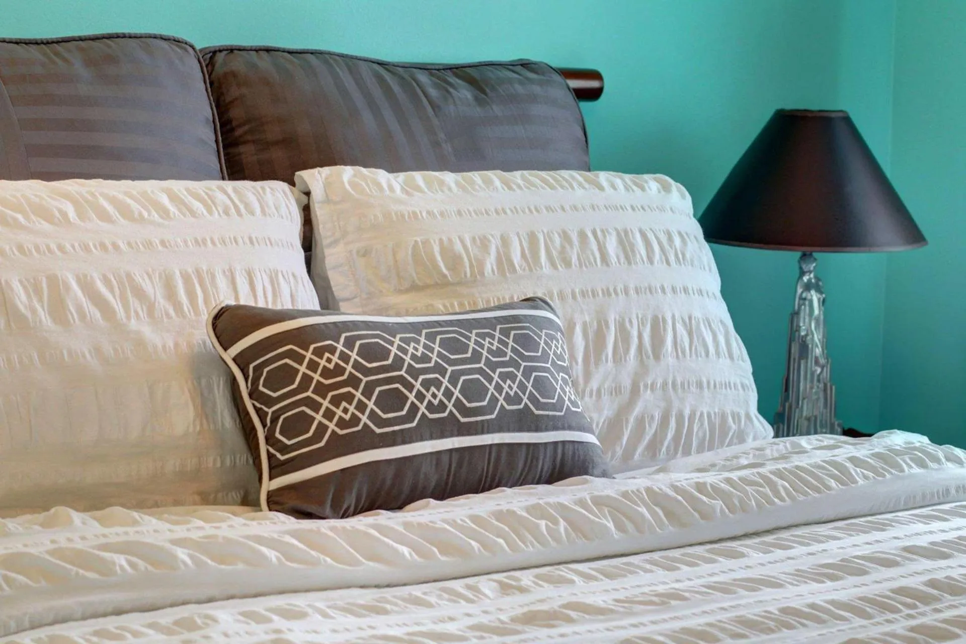 Bed in Coach`s Corner