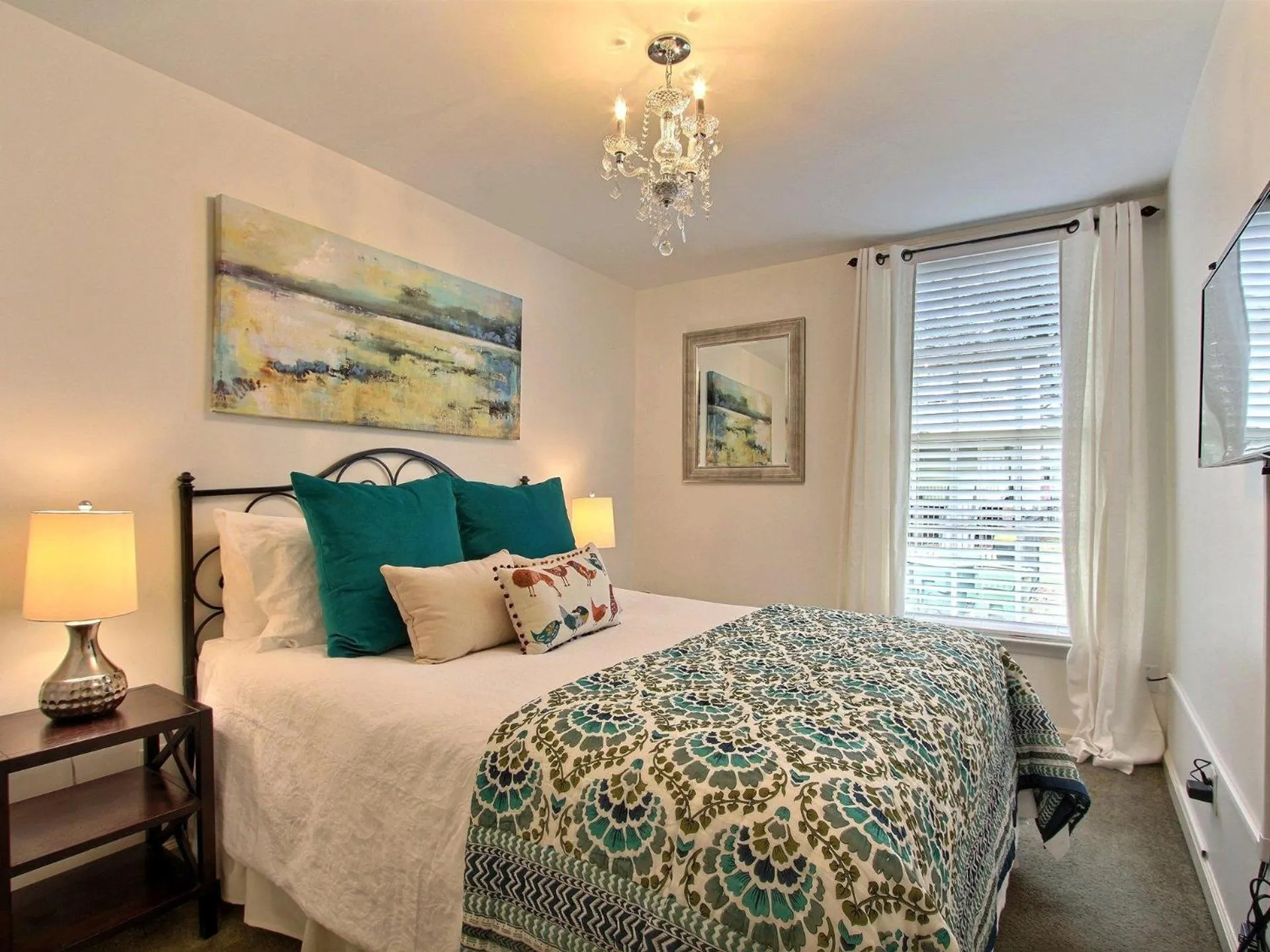 Bed in Fountain View Cottage