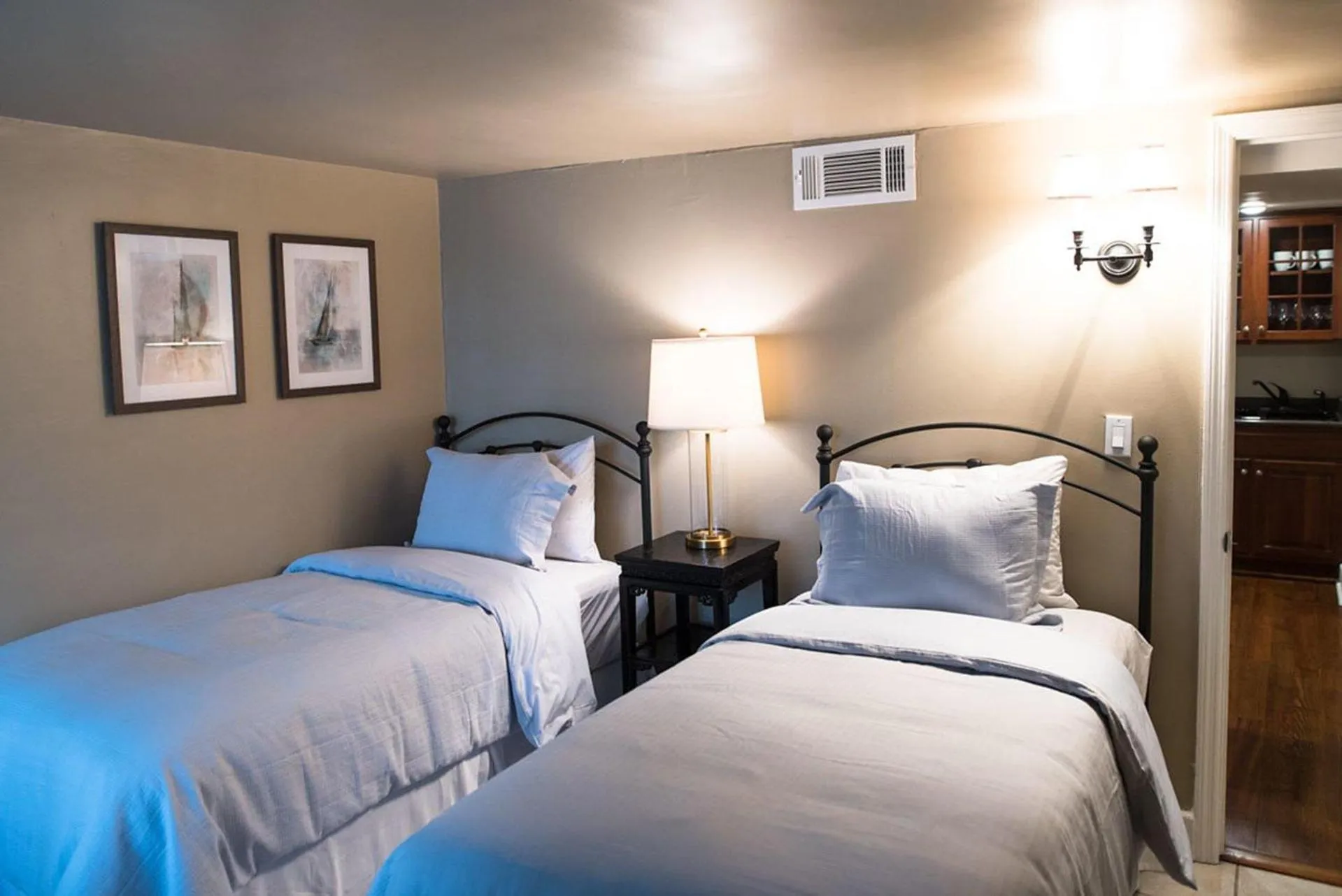 Bed in Orleans Square