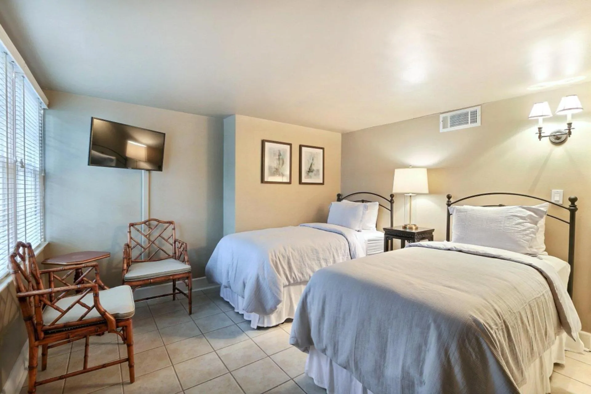 Bed in Orleans Square