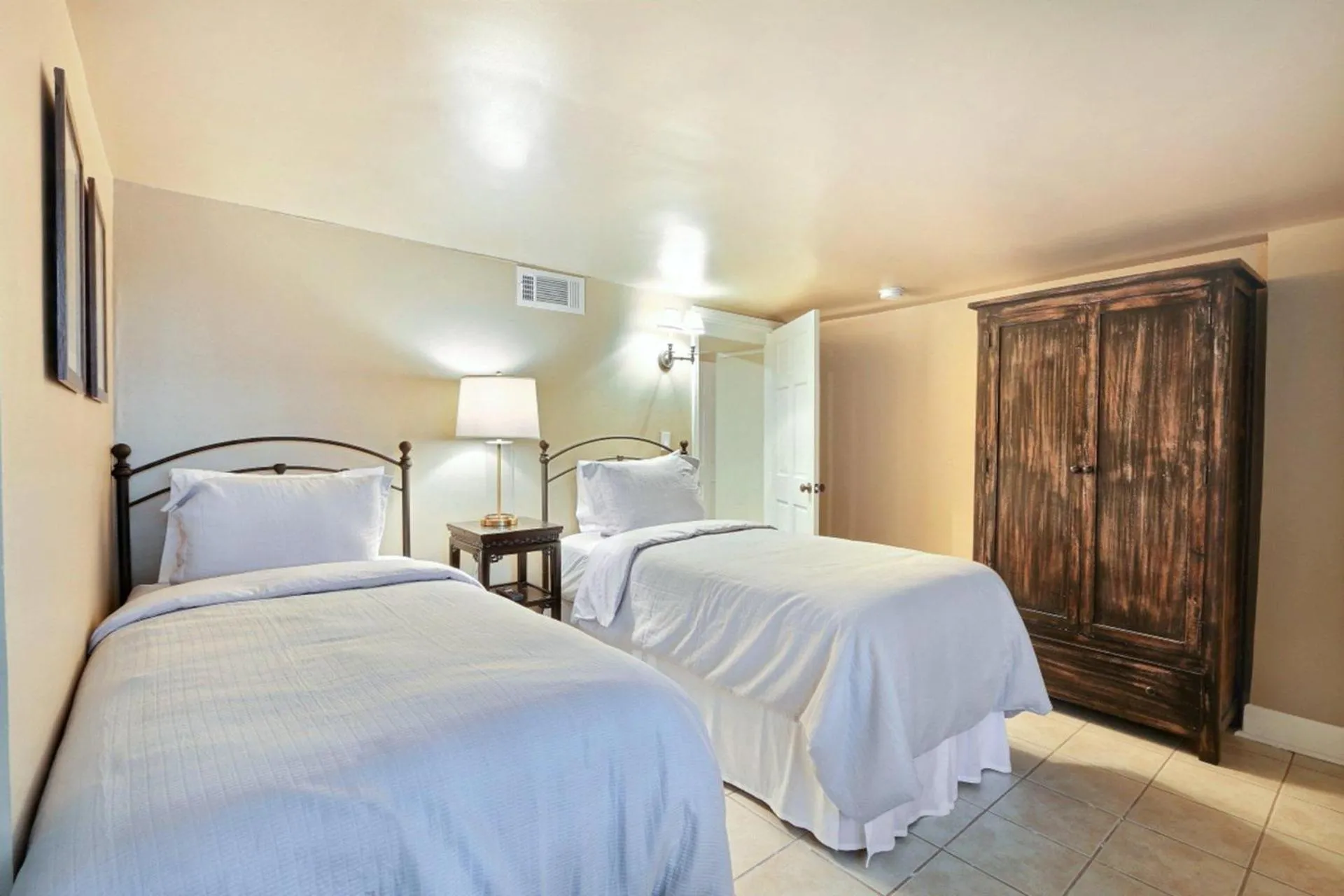 Bed in Orleans Square