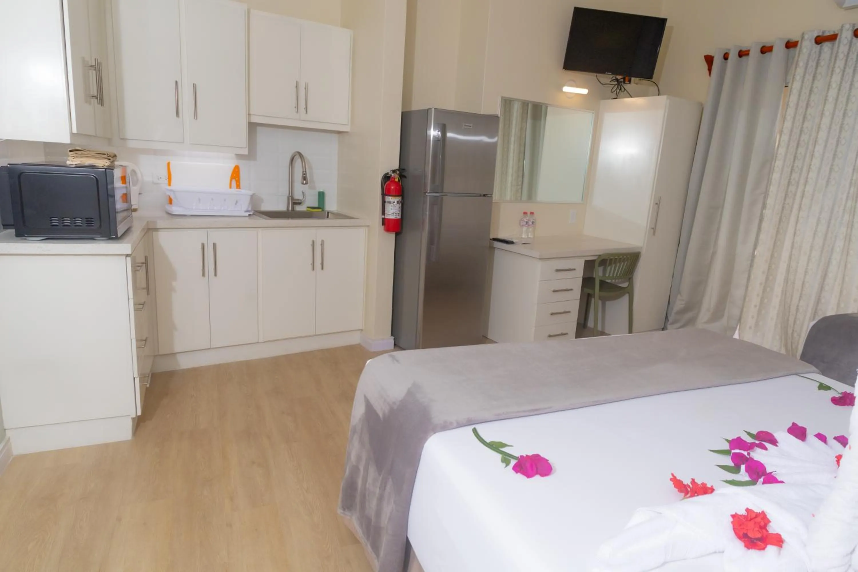 View (from property/room), Bed in Crown Point Beach Hotel