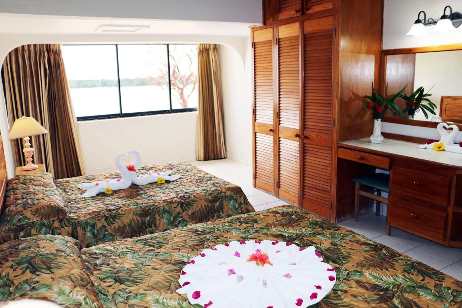 Bedroom, Bed in Crown Point Beach Hotel