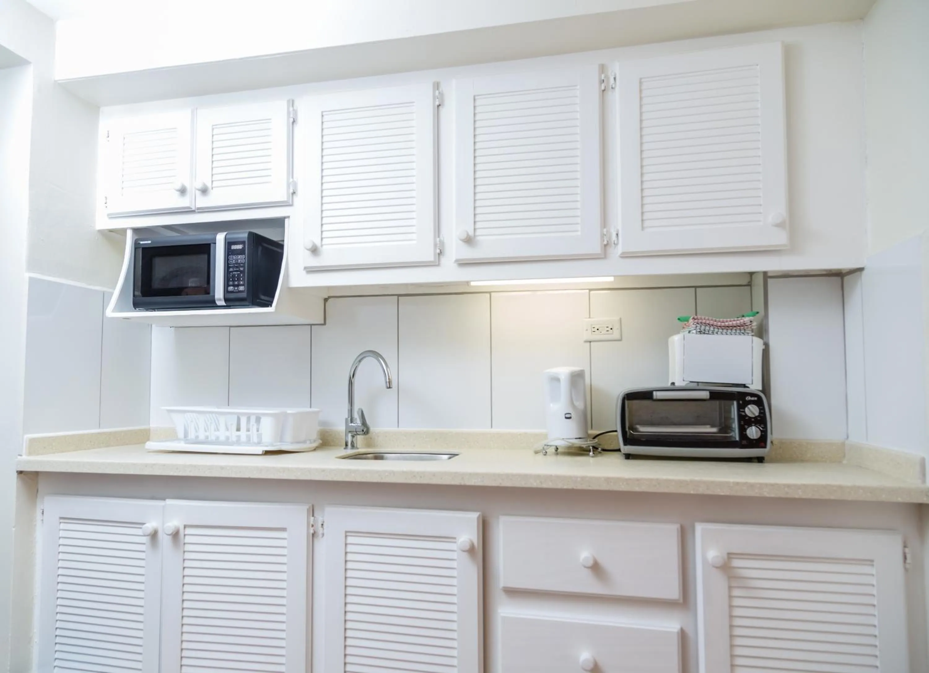 Coffee/tea facilities in Crown Point Beach Hotel