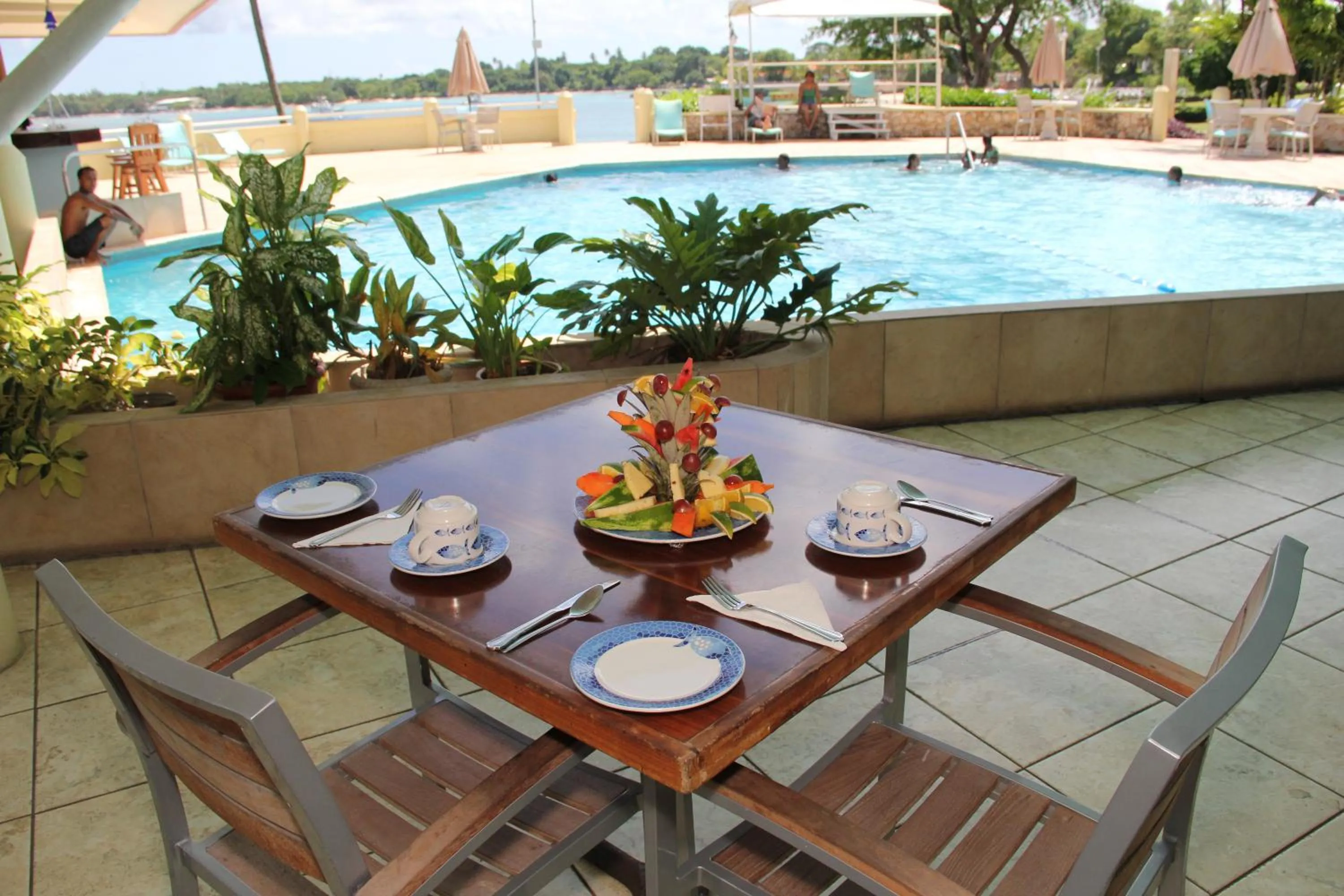 Restaurant/places to eat in Crown Point Beach Hotel