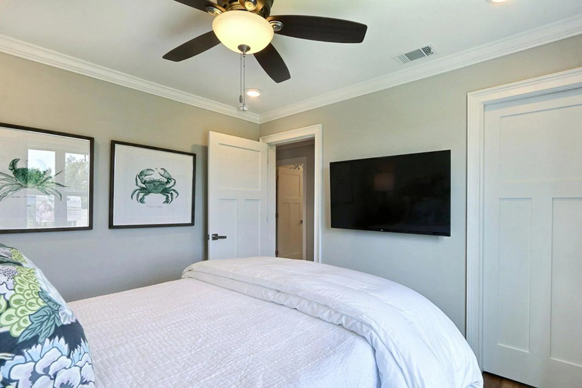 Bed in El Rey Collection 3