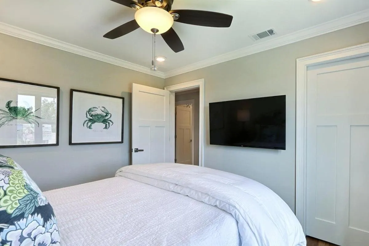 Bed in El Rey Collection 6