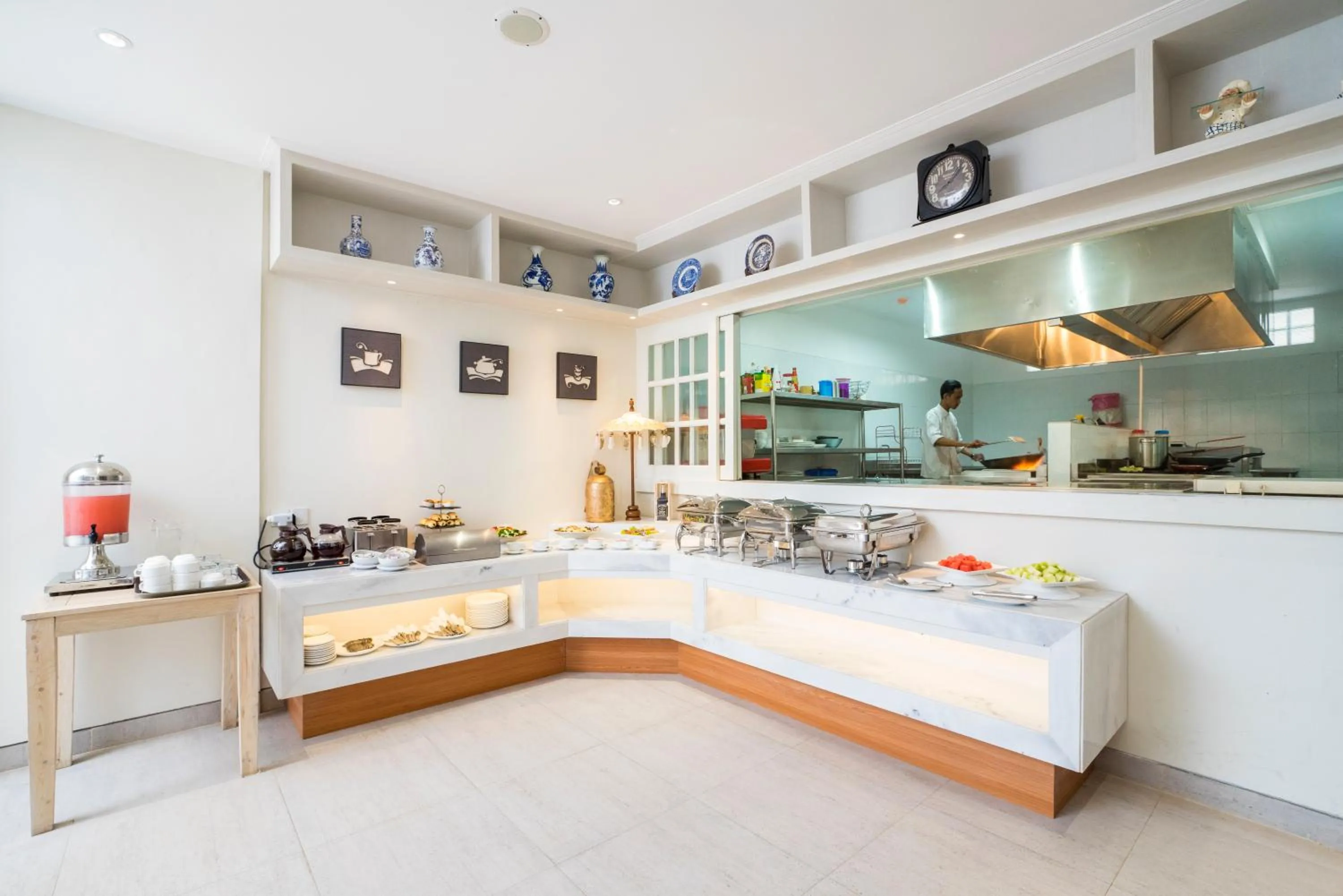 Buffet breakfast in Alron Hotel Kuta Powered by Archipelago