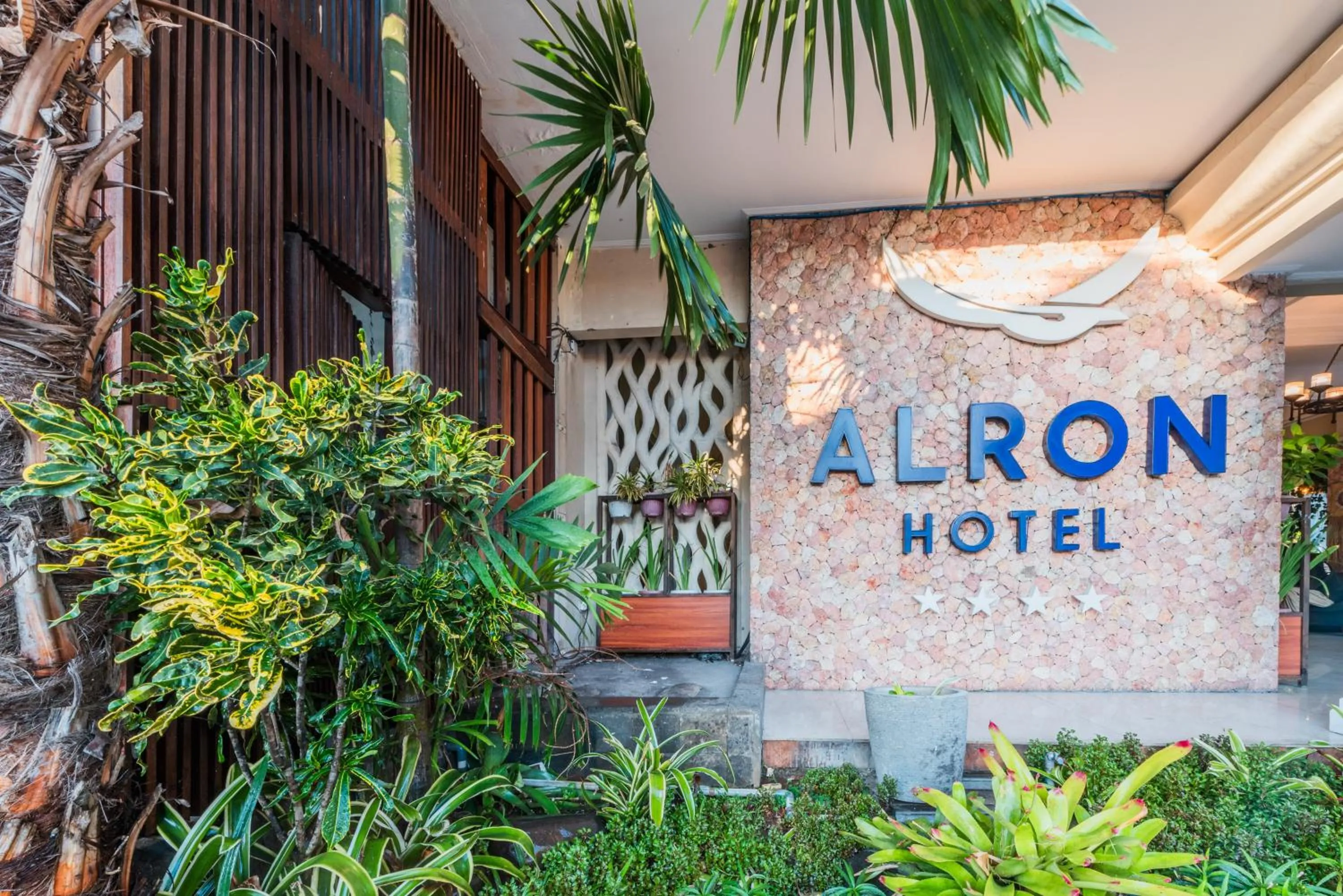 Property building in Alron Hotel Kuta Powered by Archipelago