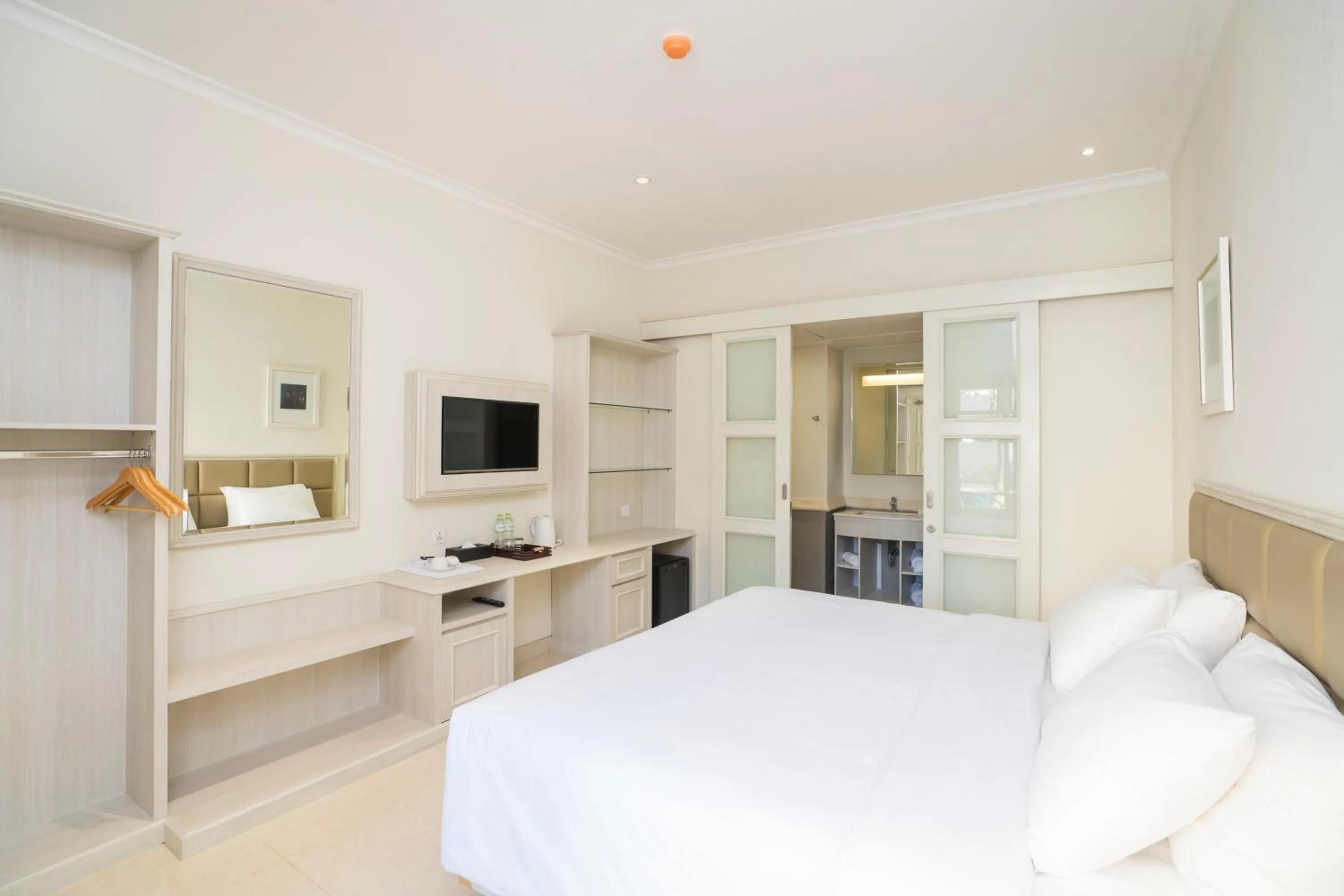 Bed in Alron Hotel Kuta Powered by Archipelago