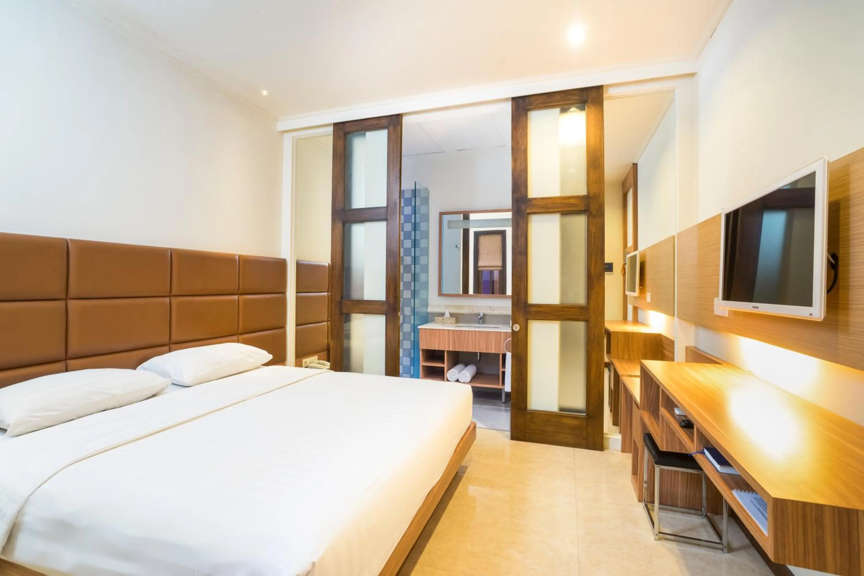 Bed in Alron Hotel Kuta Powered by Archipelago