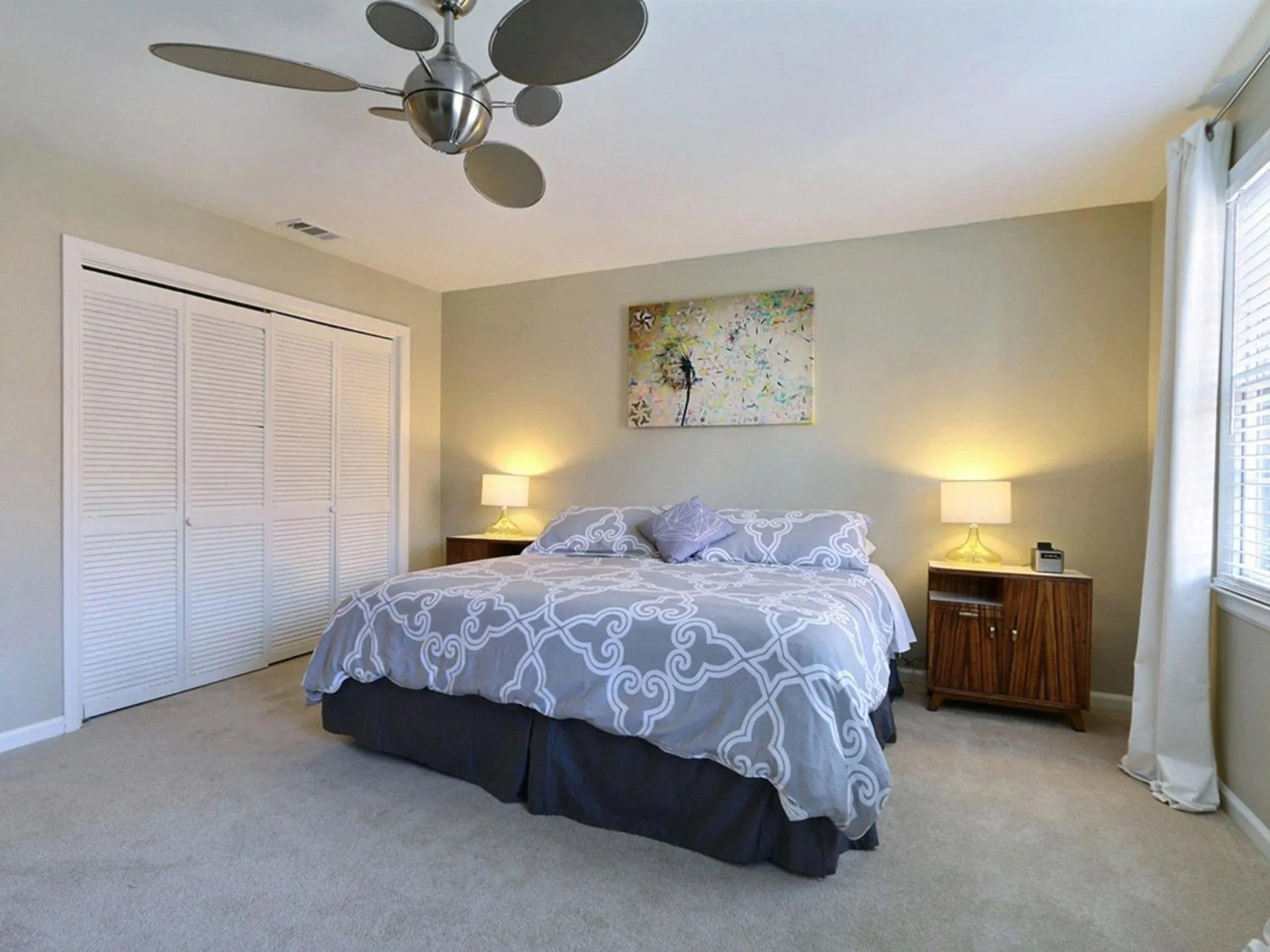 Bed in Pickett`s Place