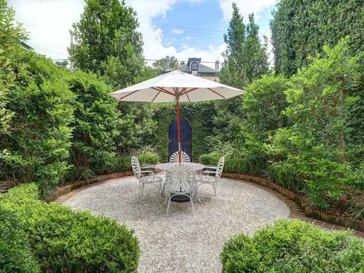 Jones Street Retreat