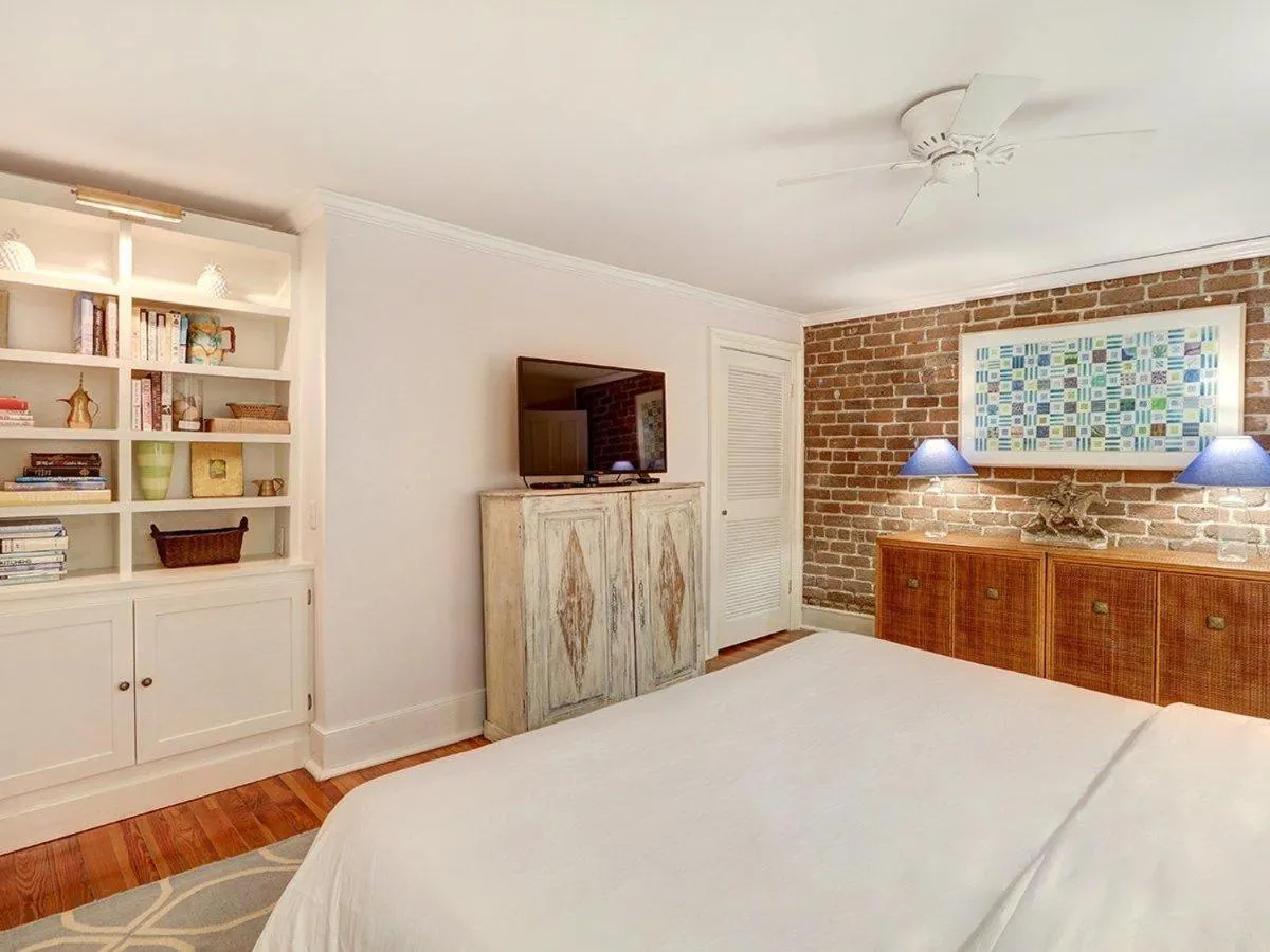 Bed in Jones Street Retreat