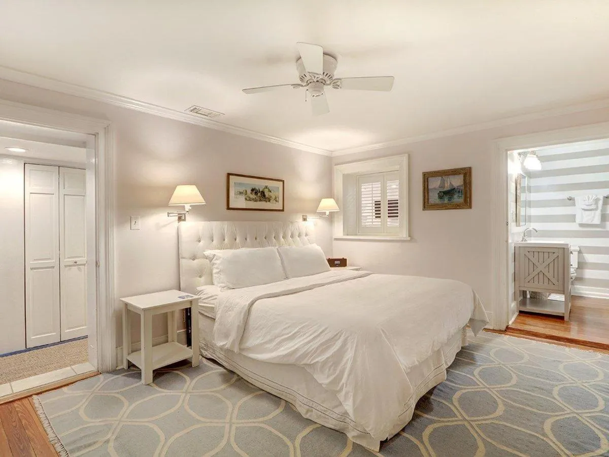 Bed in Jones Street Retreat