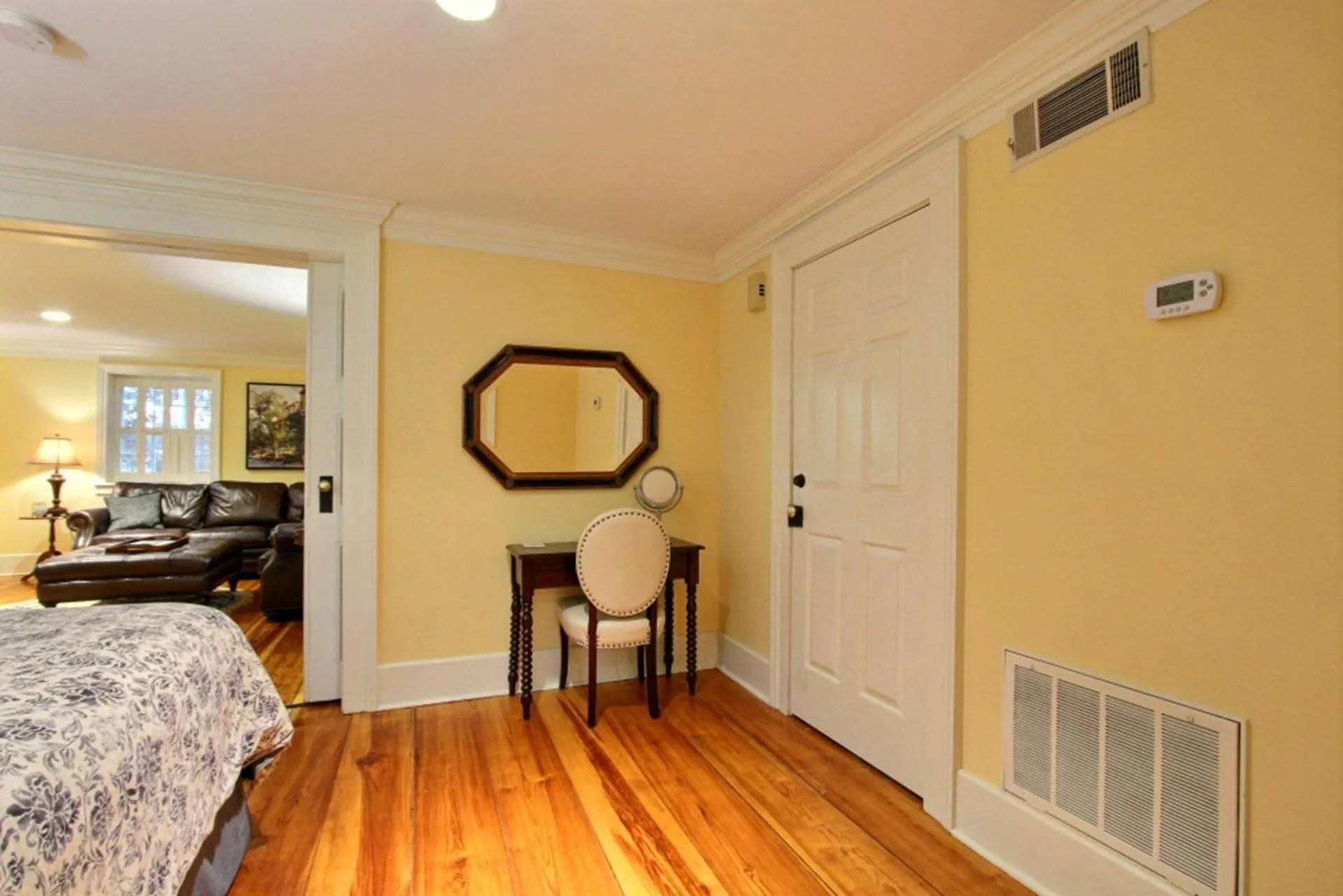 Bed in Bird Baldwin Magnolia Suite