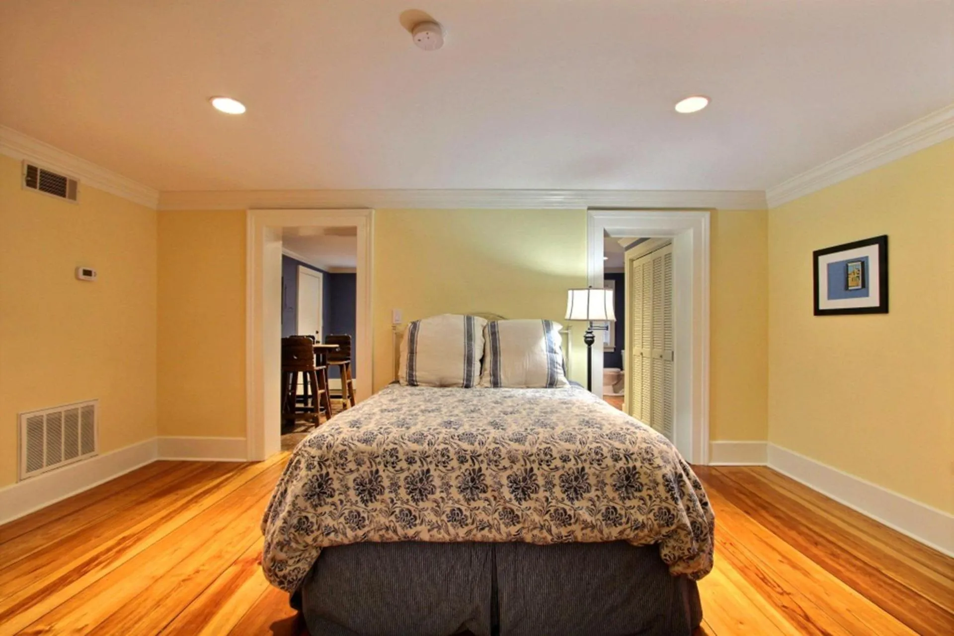 Bed in Bird Baldwin Magnolia Suite