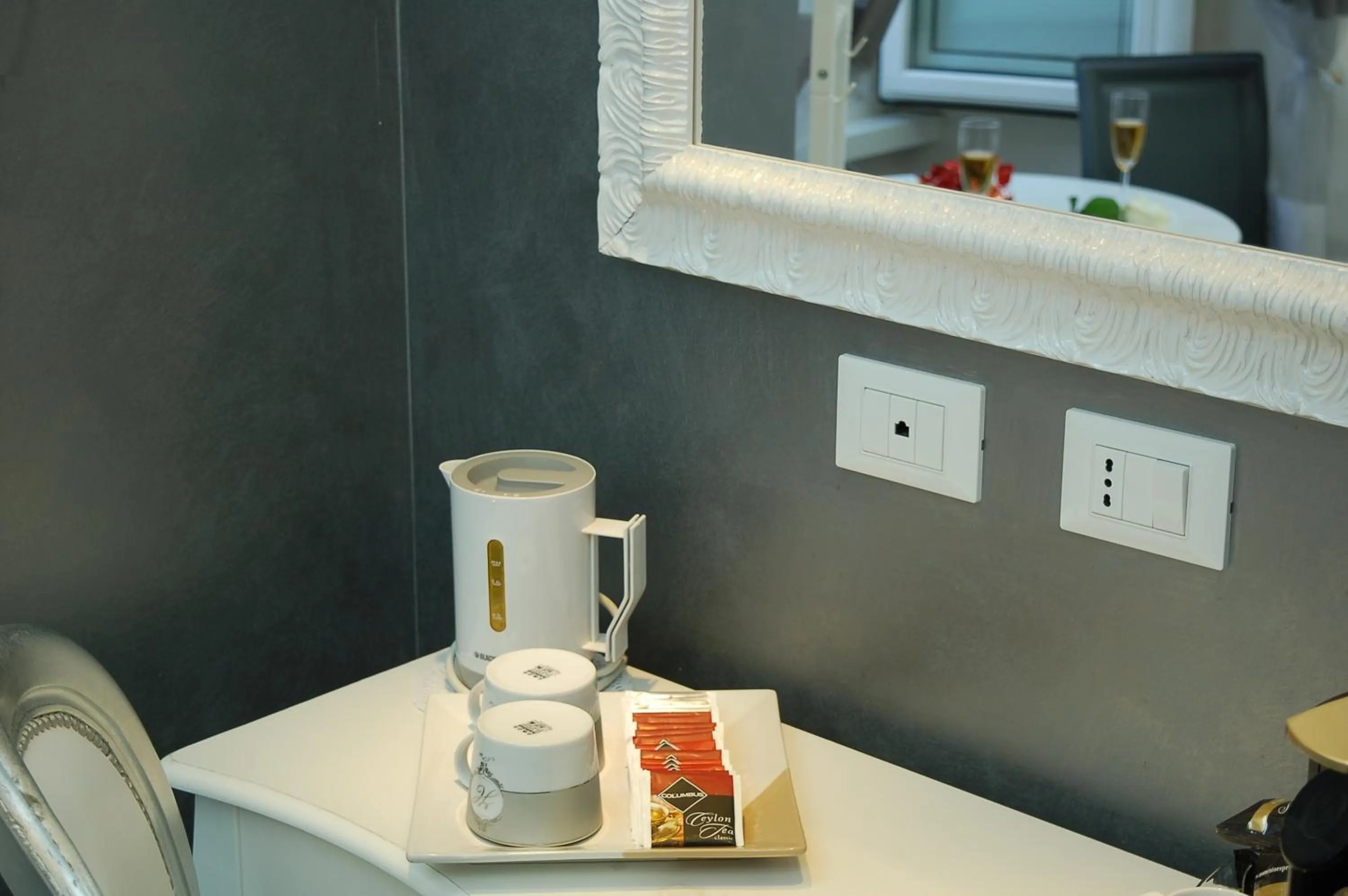 Coffee/tea facilities in Relais Cavour Inn