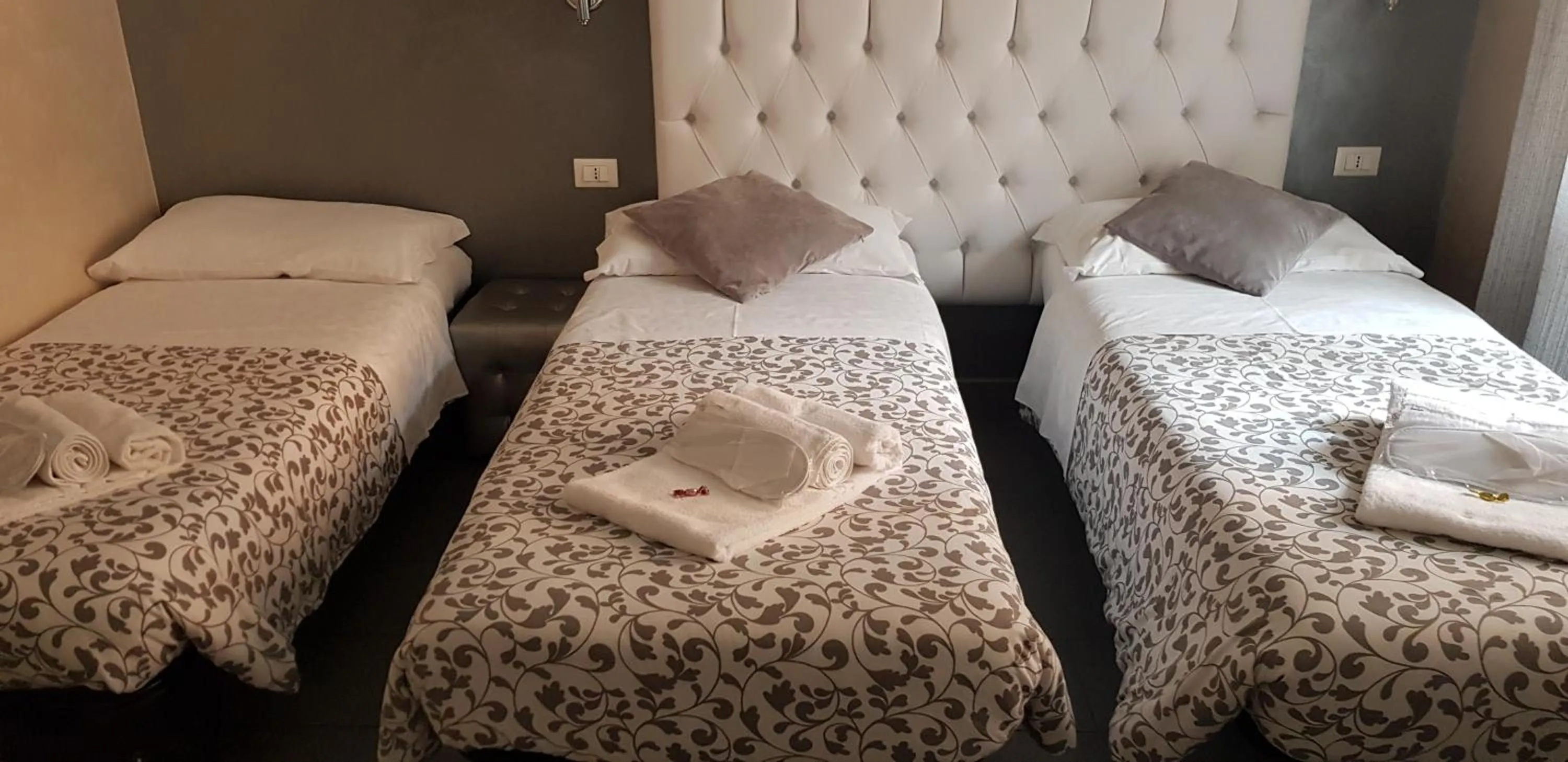 Bed in Relais Cavour Inn