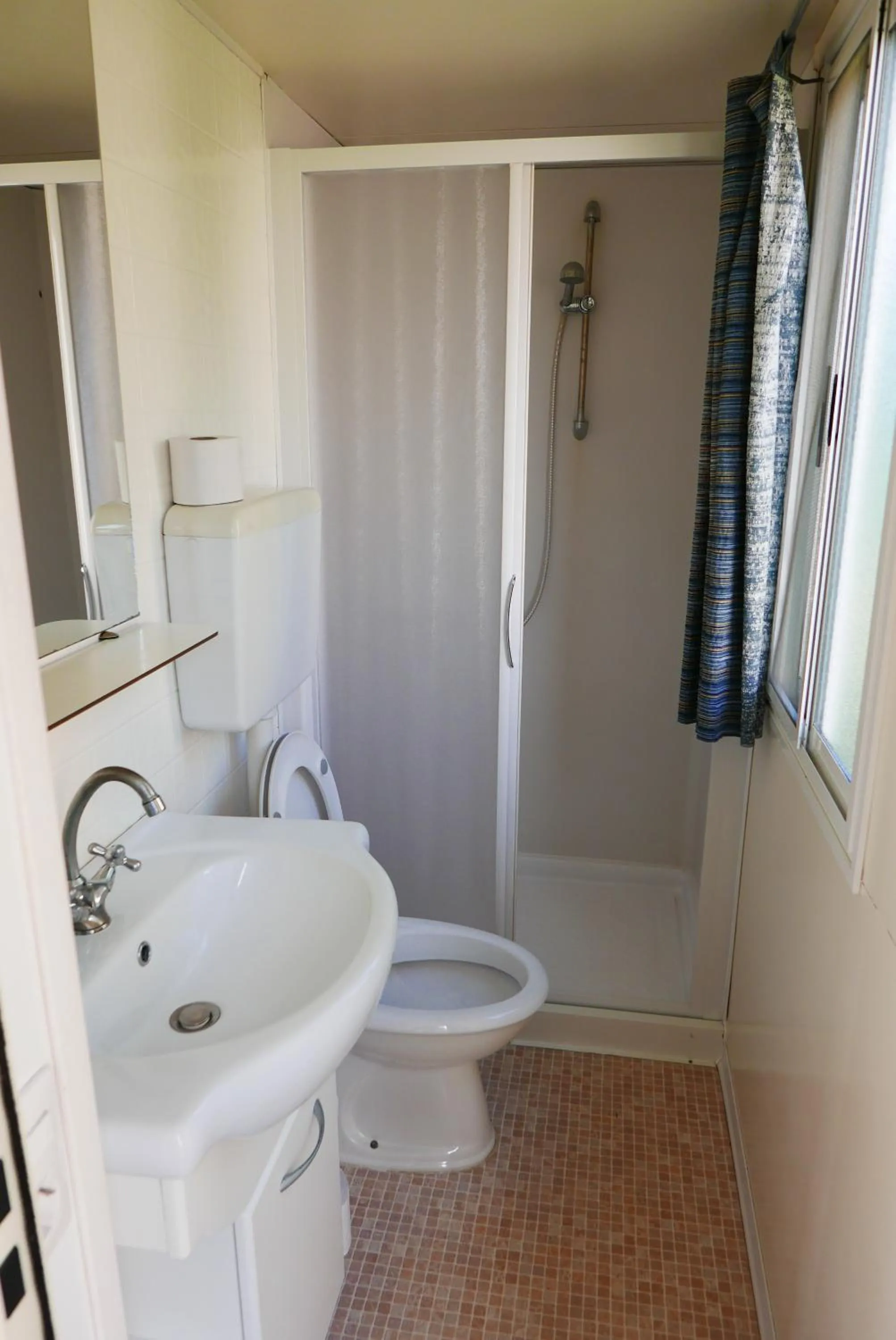 Shower in Hotel Formule