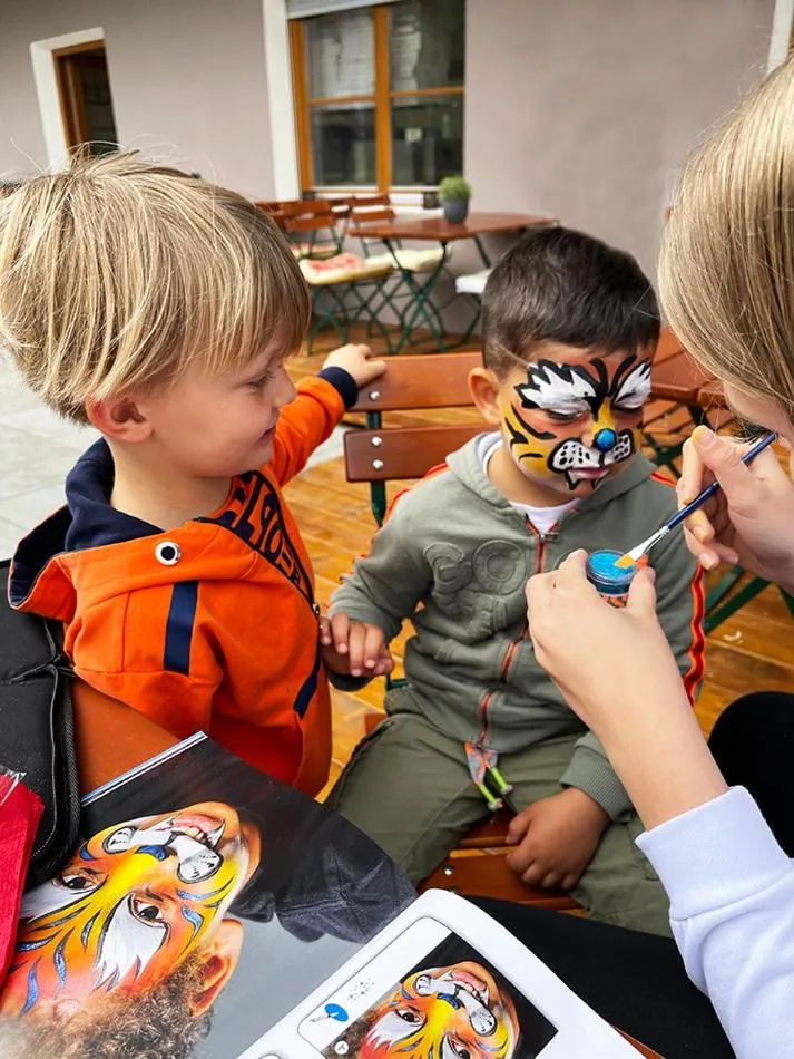 children in Hotel Residence MaVie