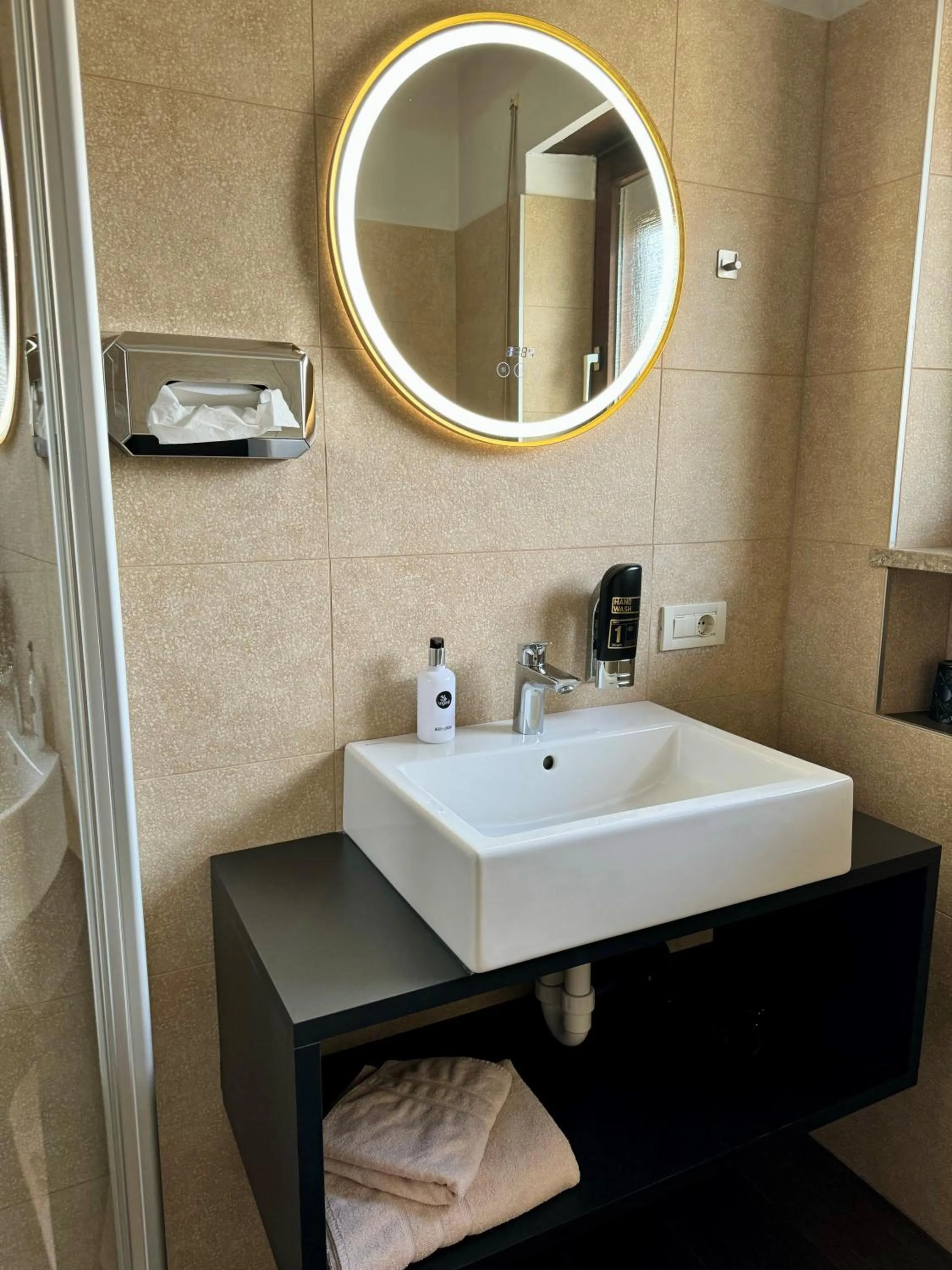 Toilet in Hotel Residence MaVie