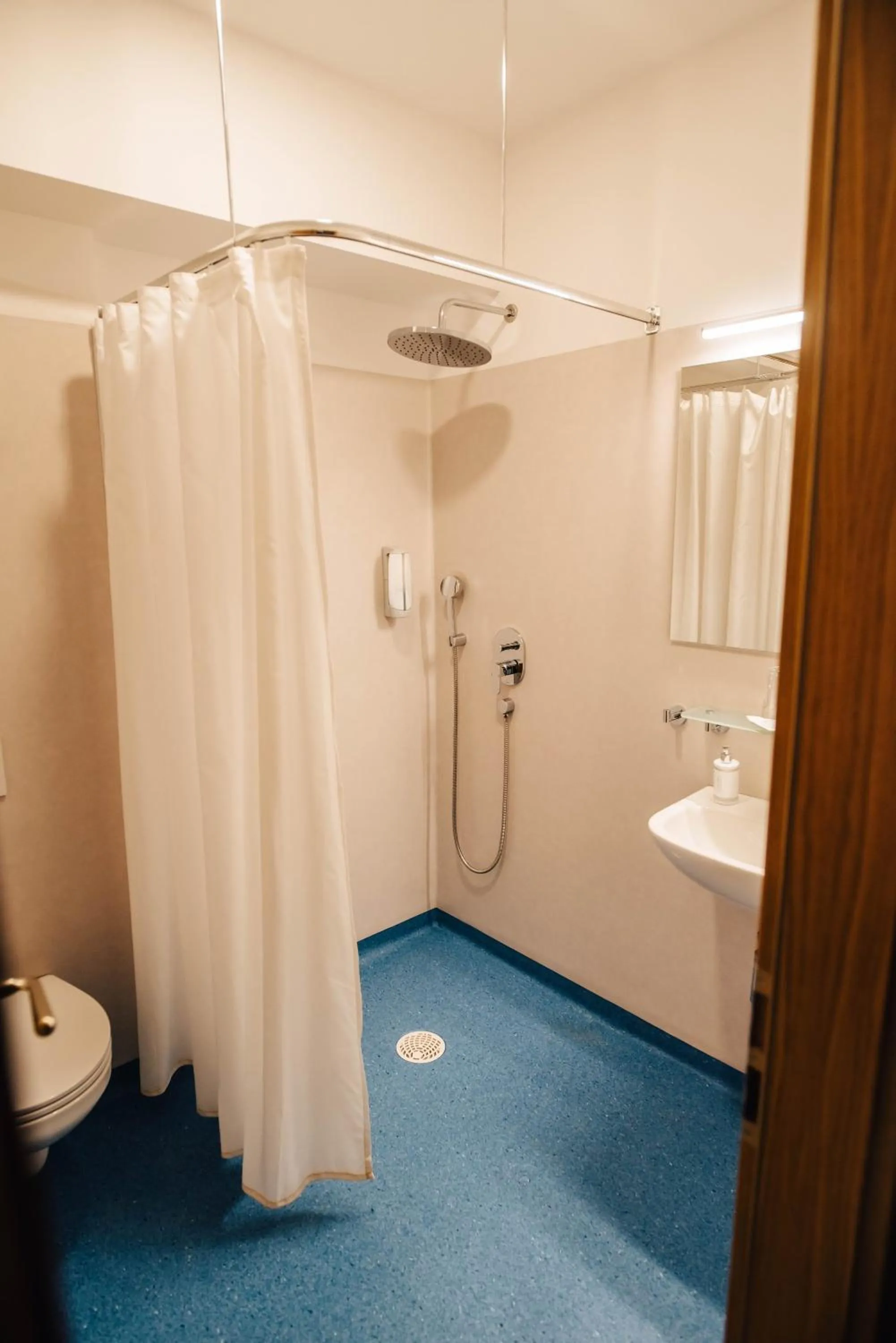 Shower in Hotel Forea