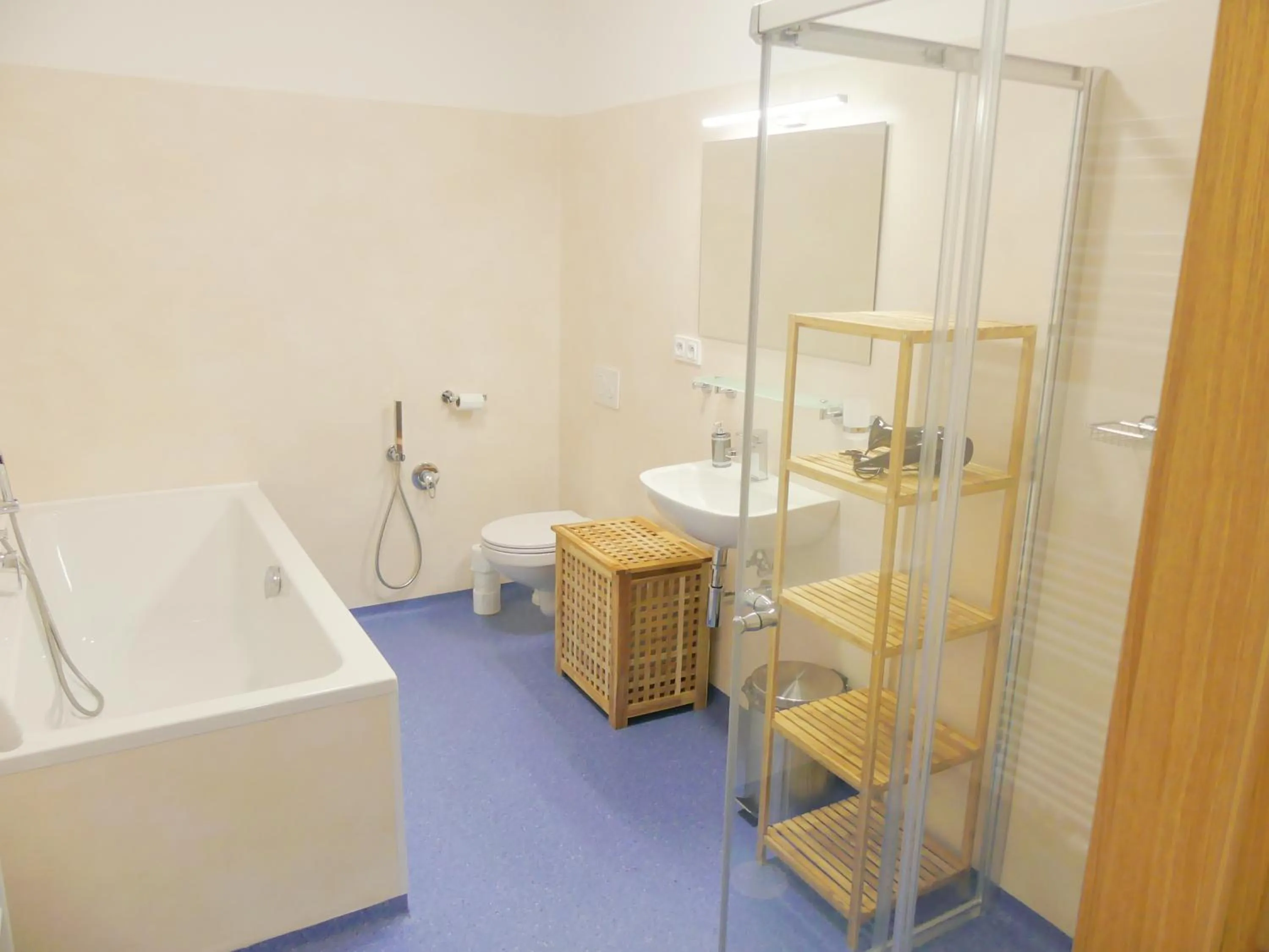 Shower in Hotel Forea