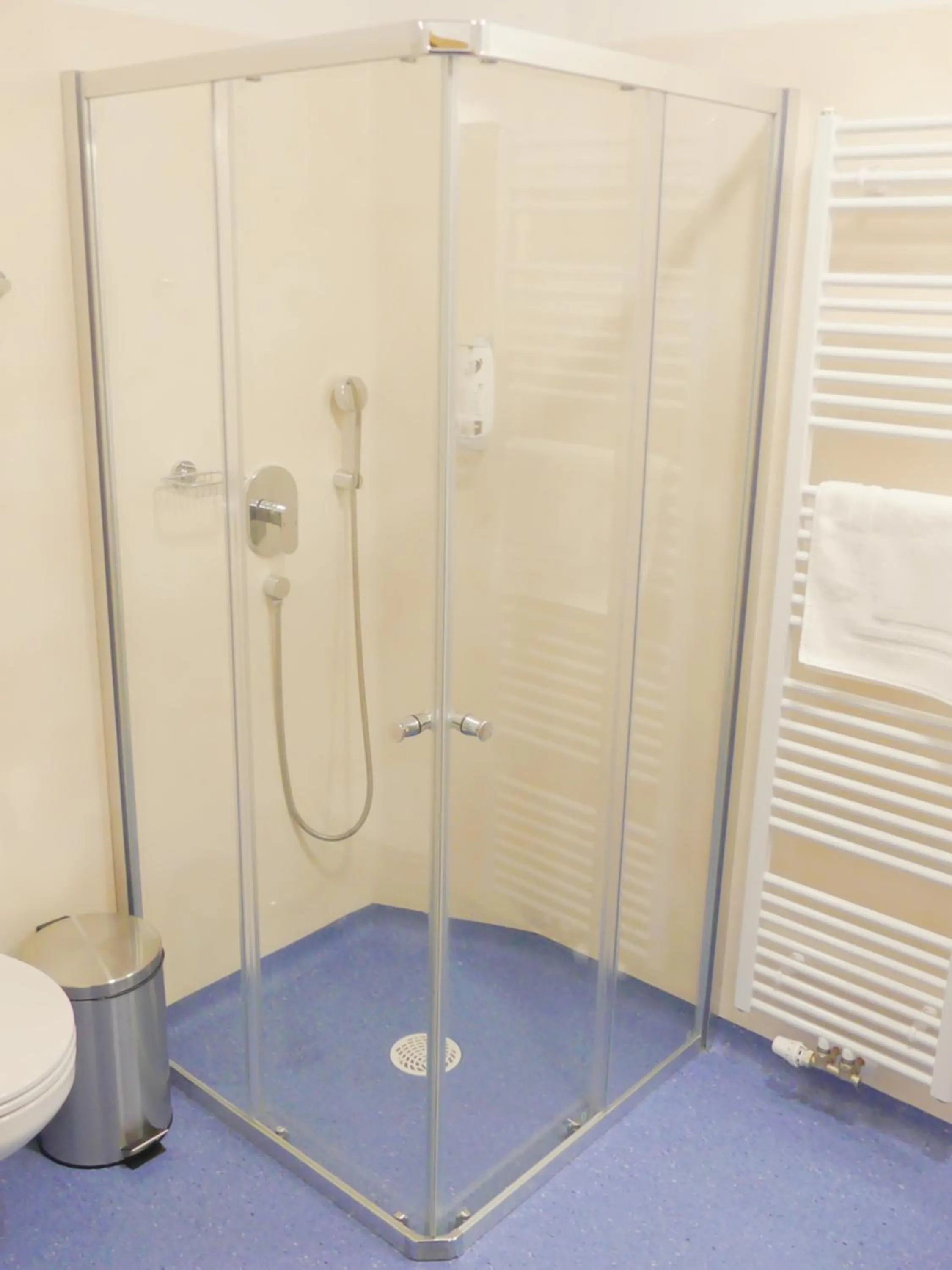 Shower in Hotel Forea