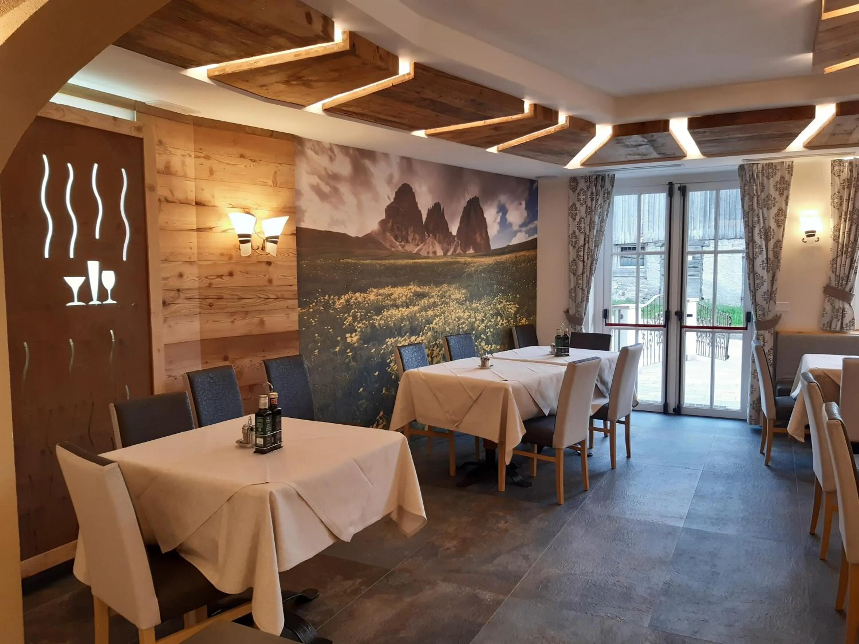 Restaurant/places to eat in Hotel El Pilon