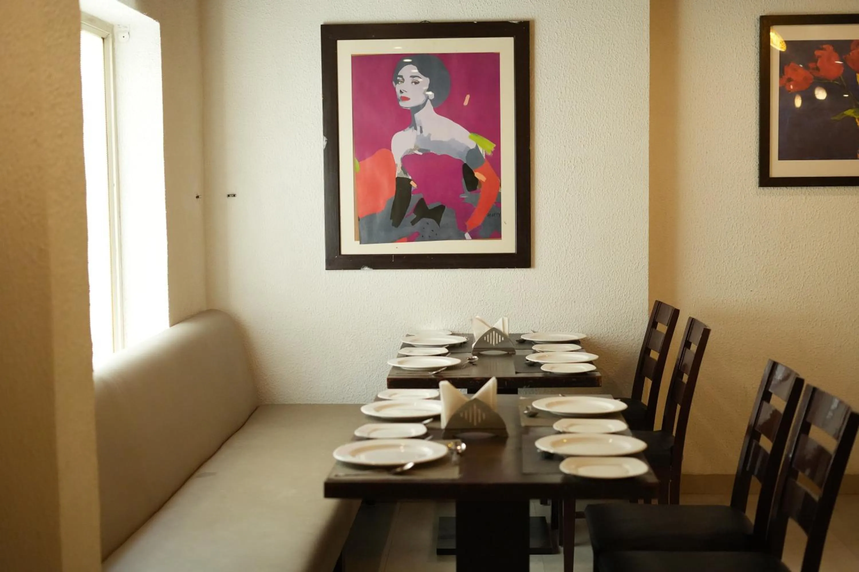 Dining area in Hotel Clarks Collection Bhavnagar