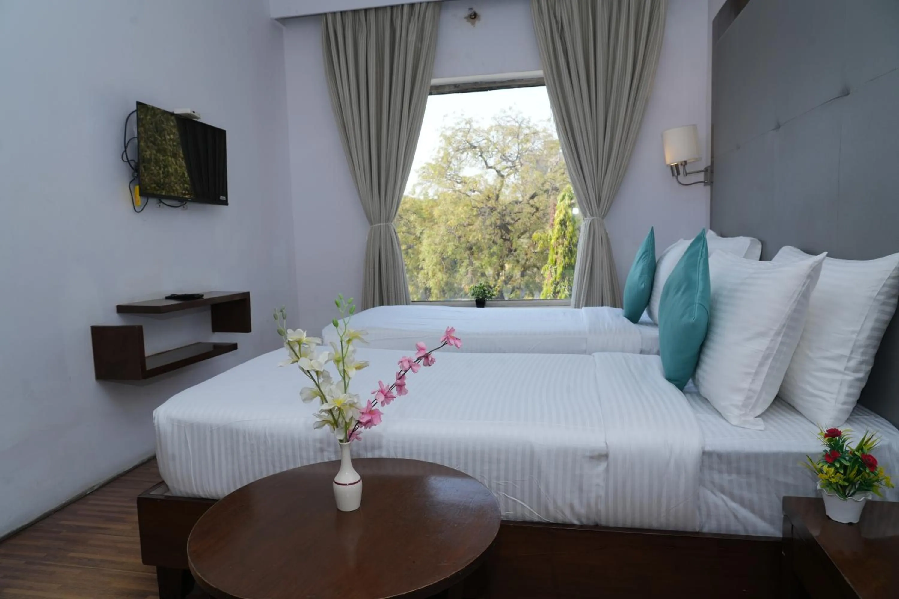 Bed in Hotel Clarks Collection Bhavnagar