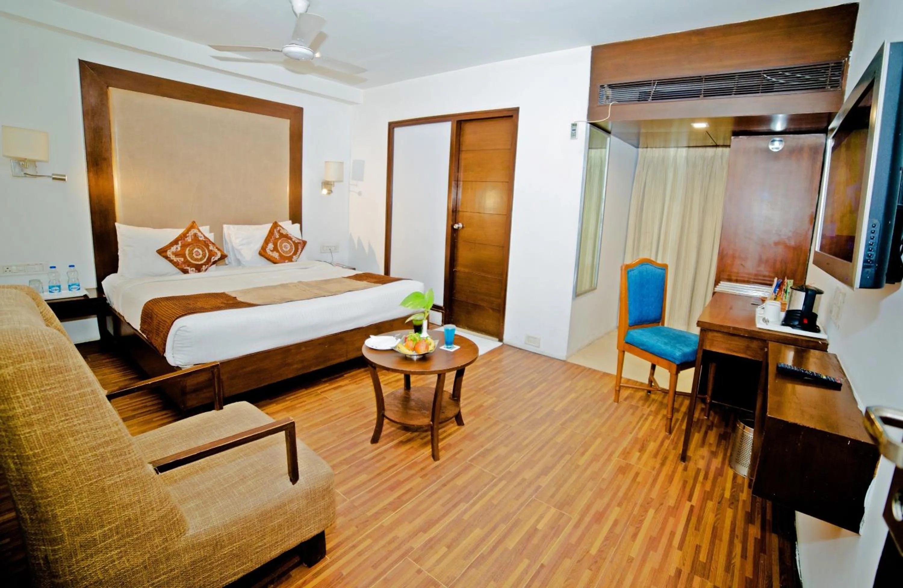 Bedroom, Bed in Hotel Clarks Collection Bhavnagar