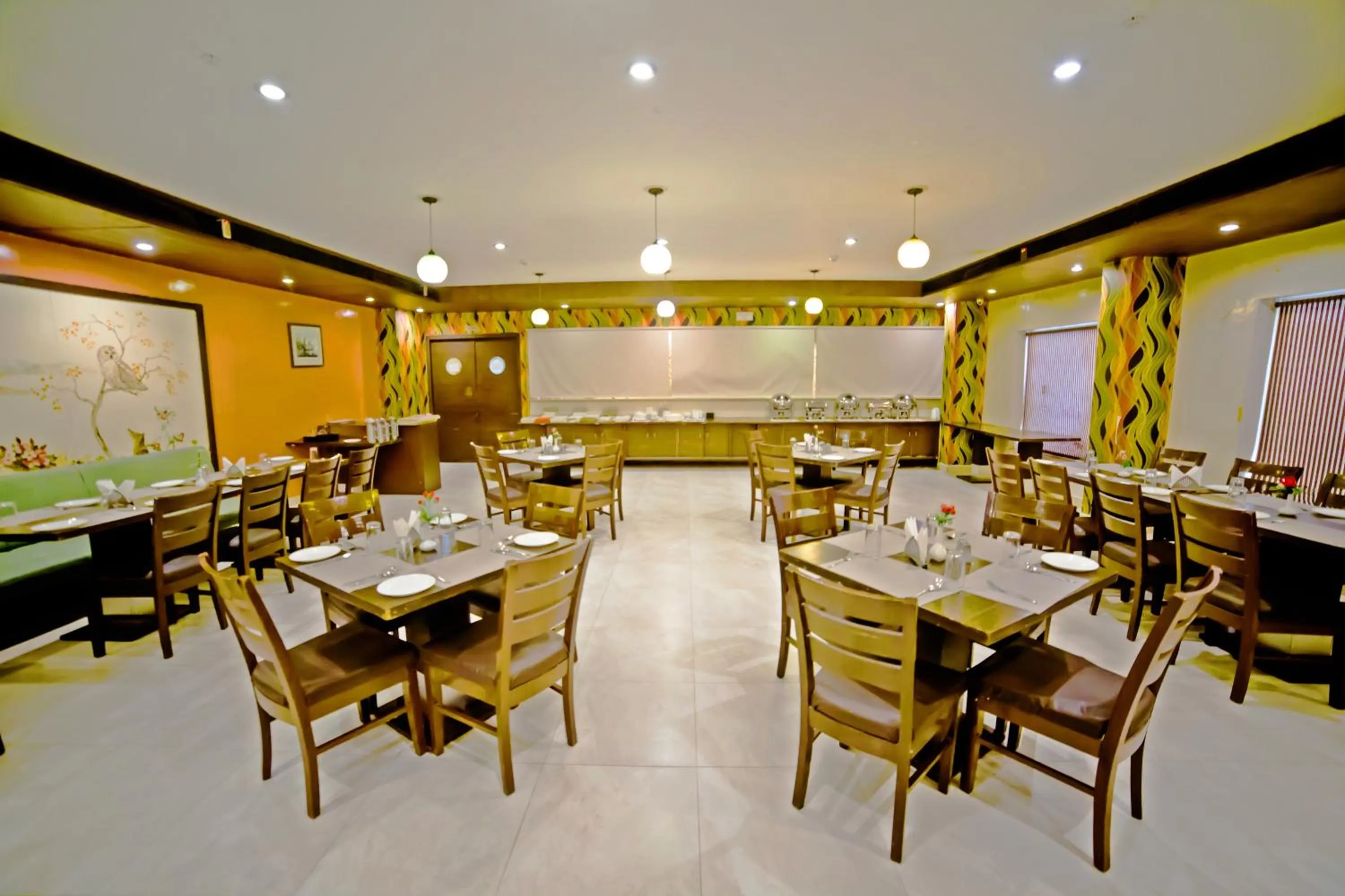 Restaurant/places to eat in Hotel Clarks Collection Bhavnagar