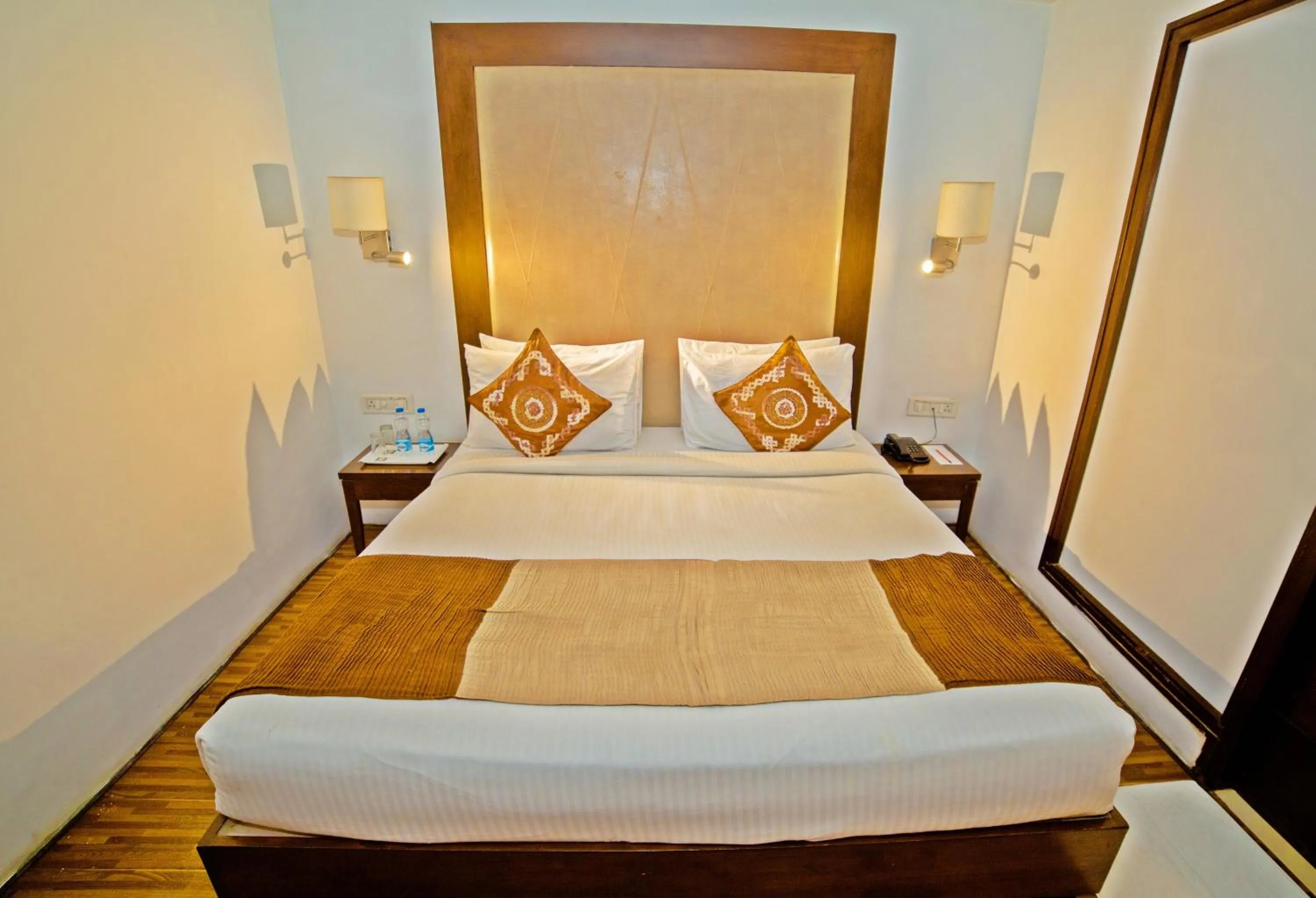 Bed in Hotel Clarks Collection Bhavnagar